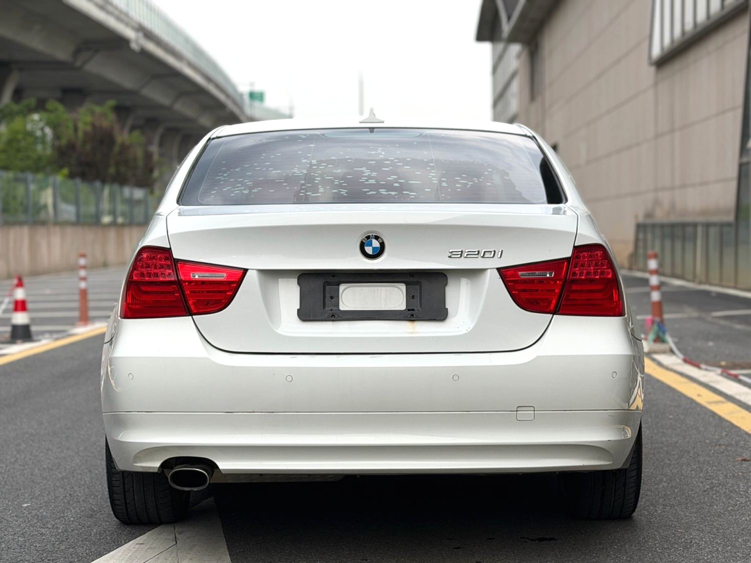 BMW 3 Series 2011 #6 BMW 3 Series 2011 car image #6