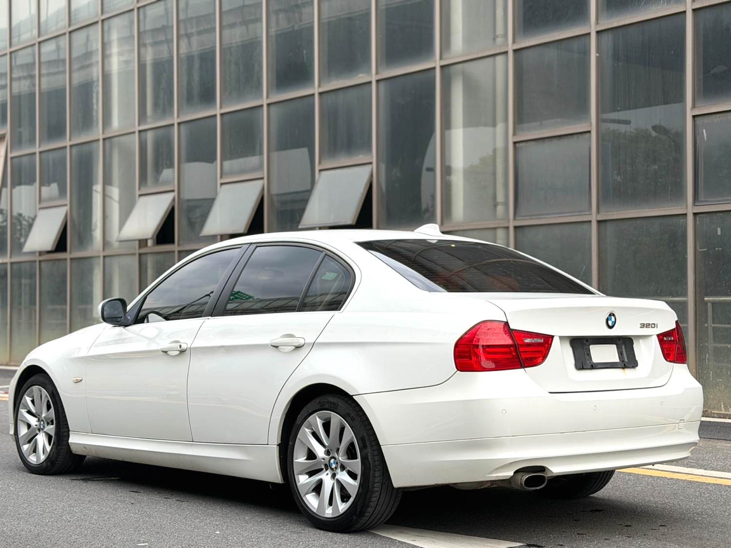 BMW 3 Series 2011 #8 BMW 3 Series 2011 car image #8