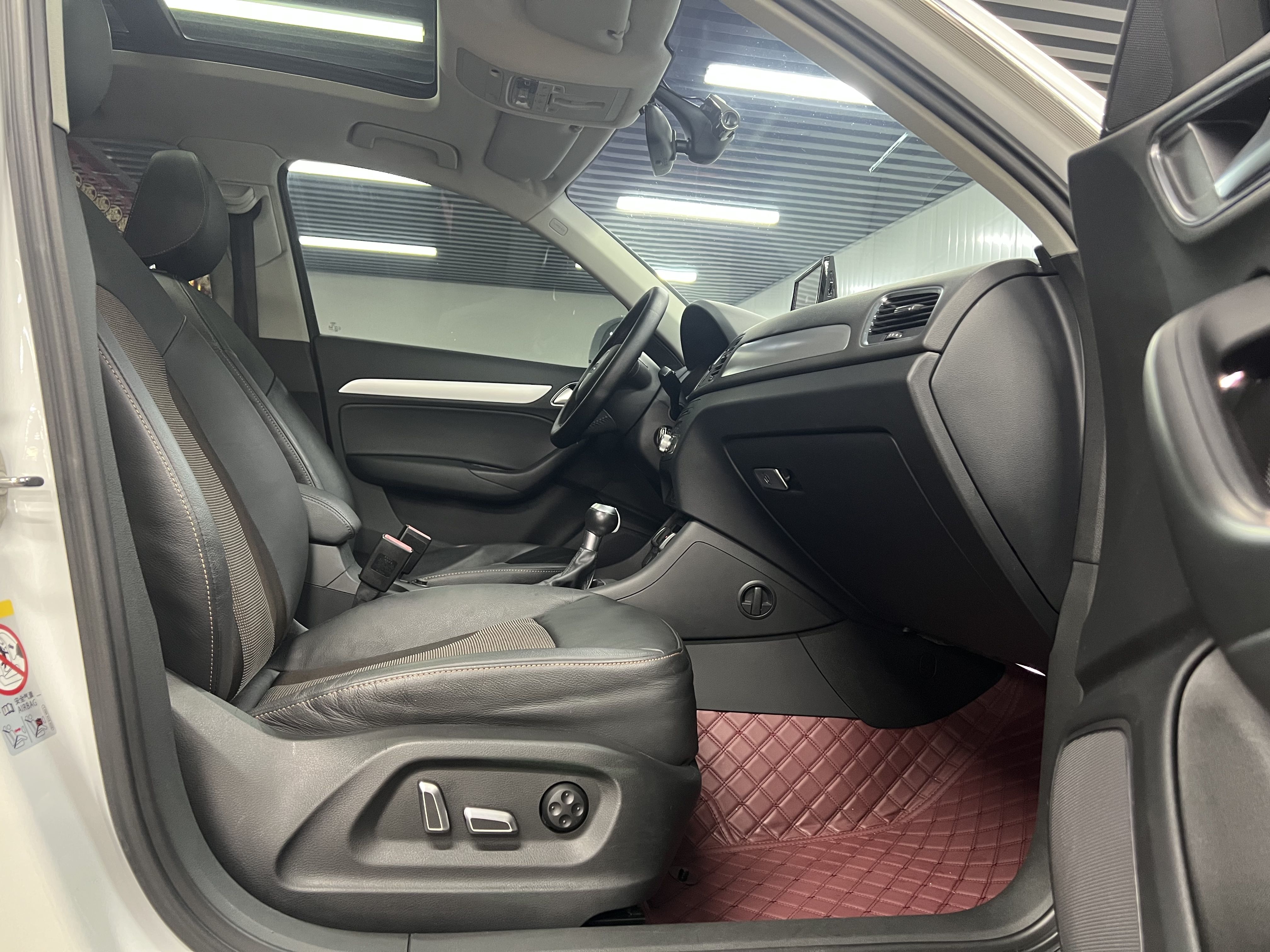Audi Q3 2016 car image #8