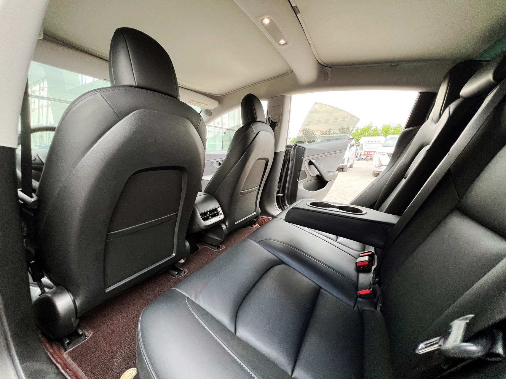 Tesla Model 3 2020 car image #13
