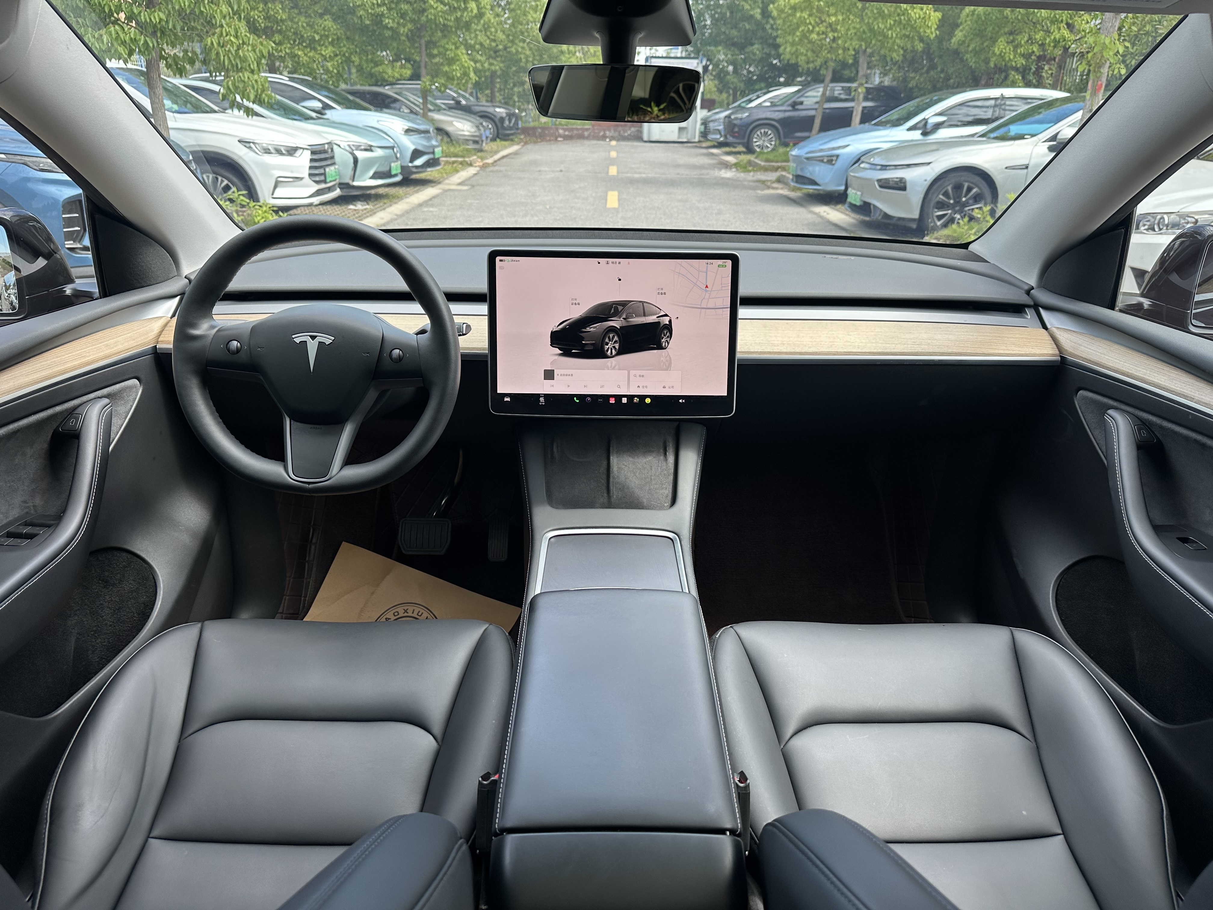 Tesla Model Y 2023 car image #7