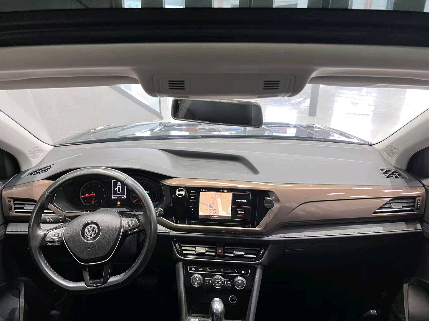 Volkswagen Tharu 2019 car image #11