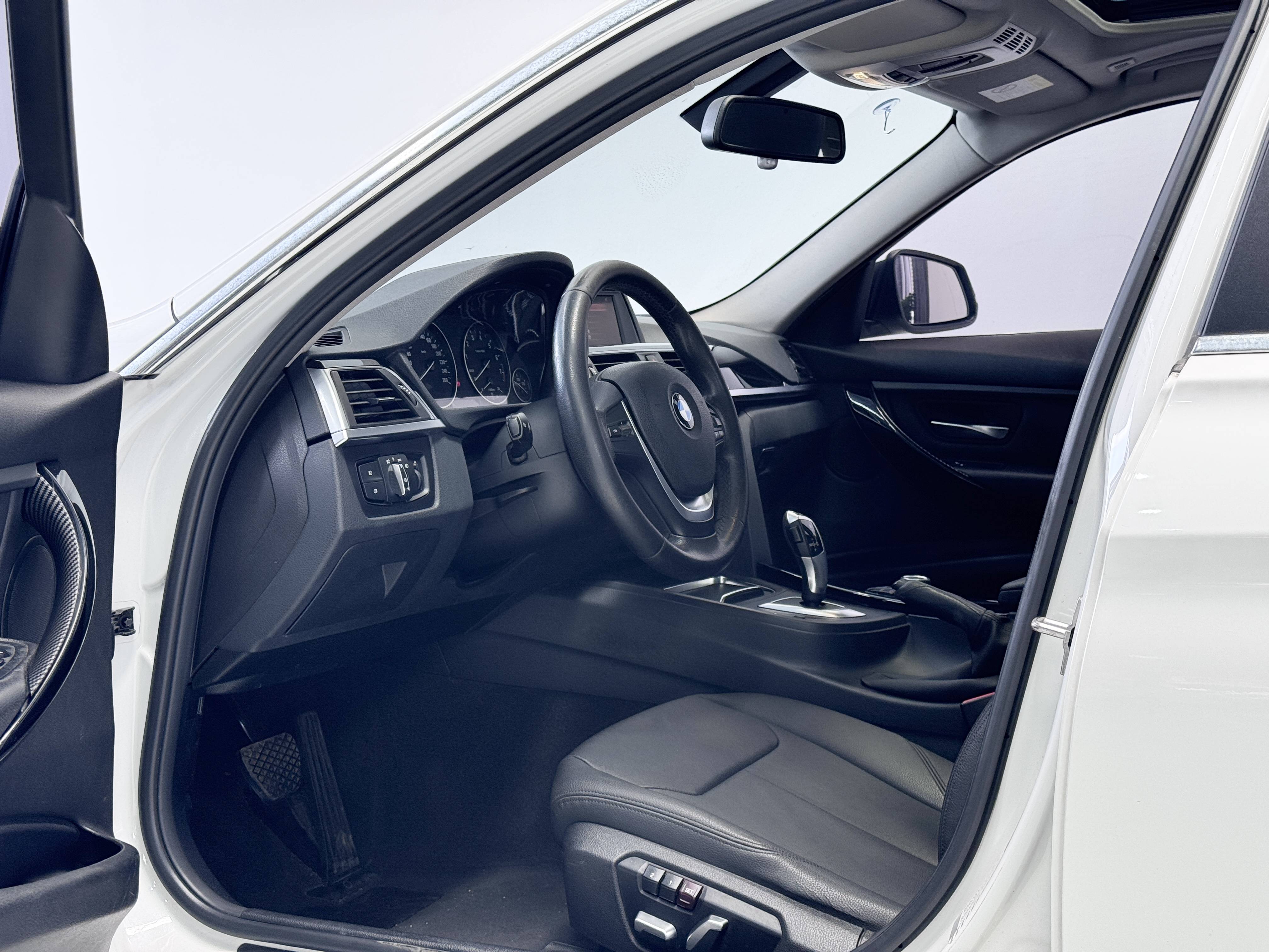 BMW 3 Series 2017 #11 BMW 3 Series 2017 car image #11