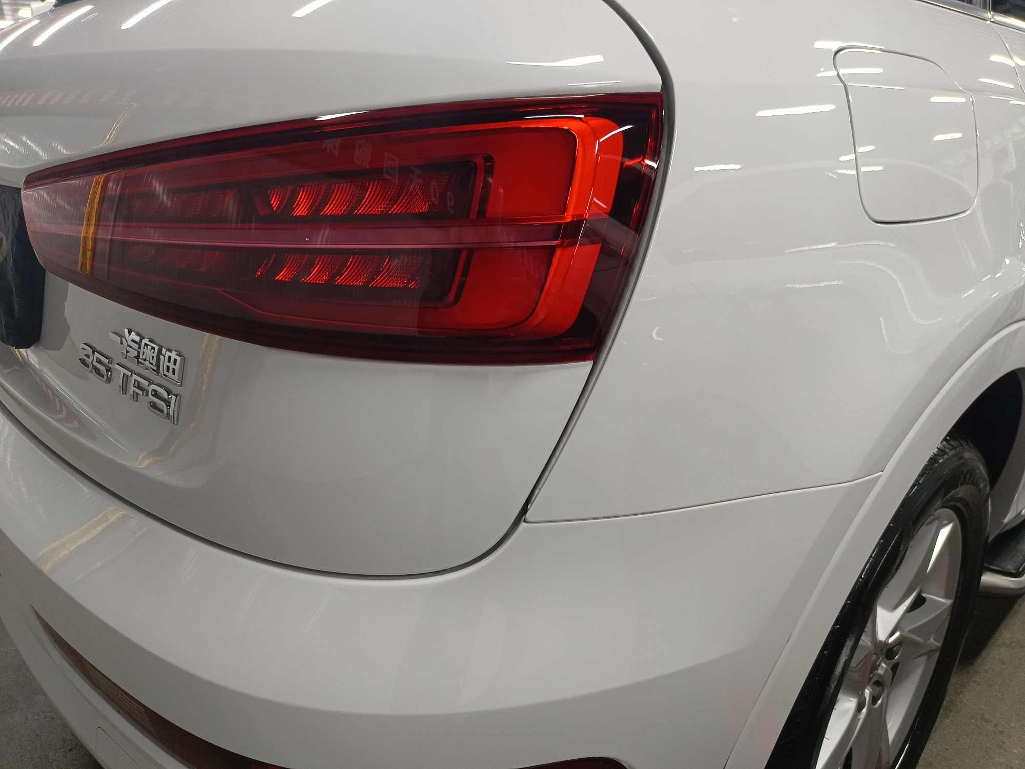 Audi Q3 2016 car image #11
