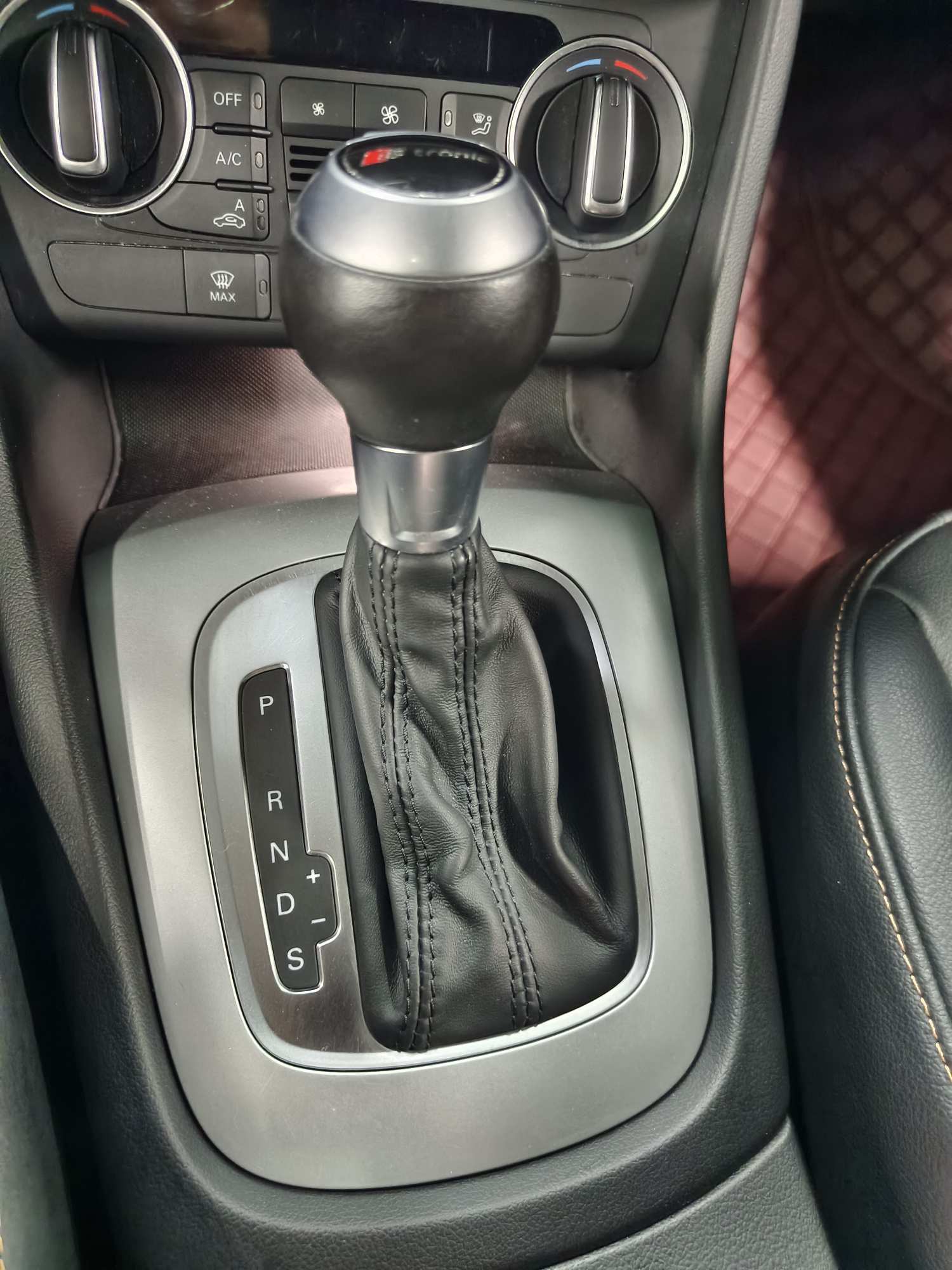 Audi Q3 2016 car image #13