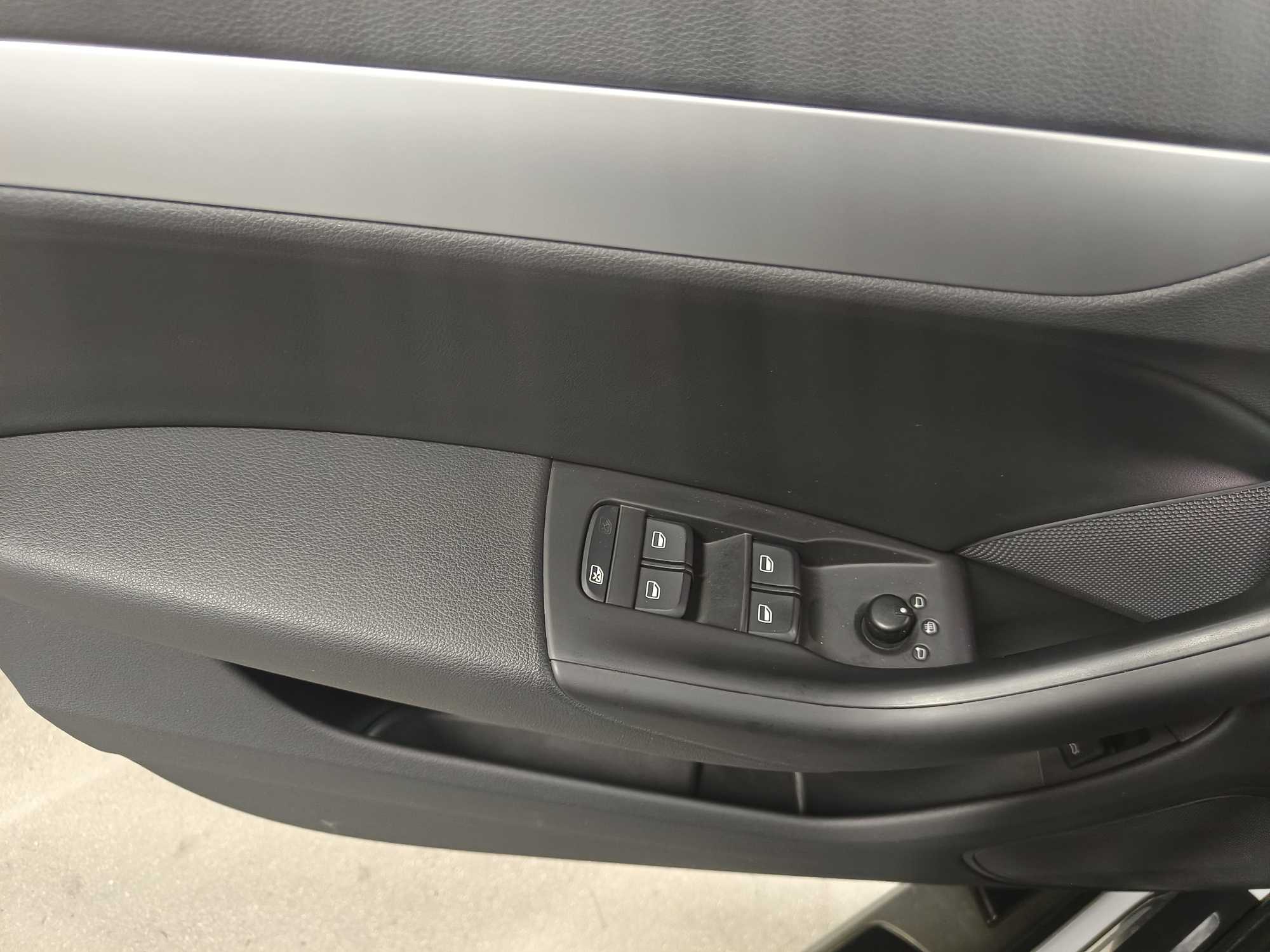 Audi Q3 2016 car image #14