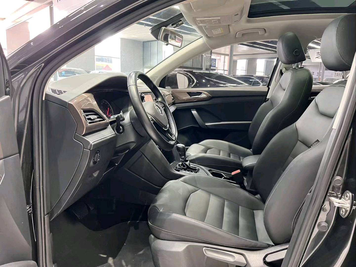 Volkswagen Tharu 2019 car image #9