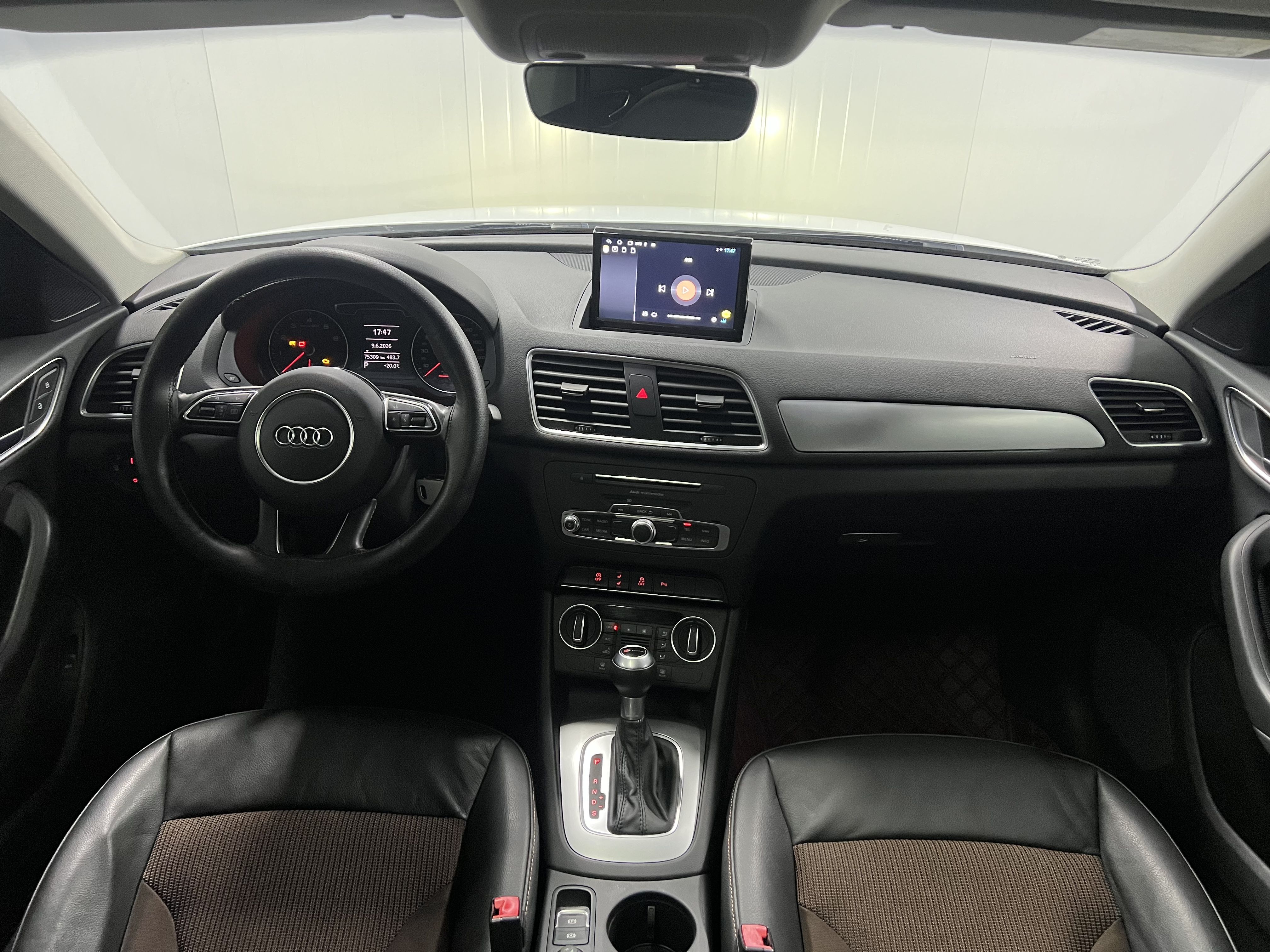 Audi Q3 2016 car image #10
