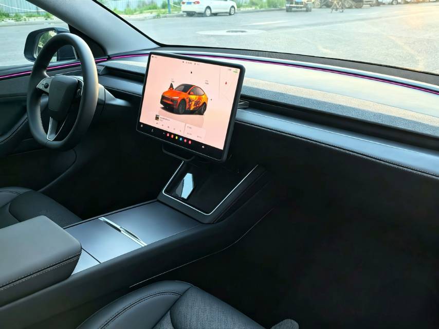 Tesla Model Y 2025 #9 Tesla Model Y 2025 car image #9