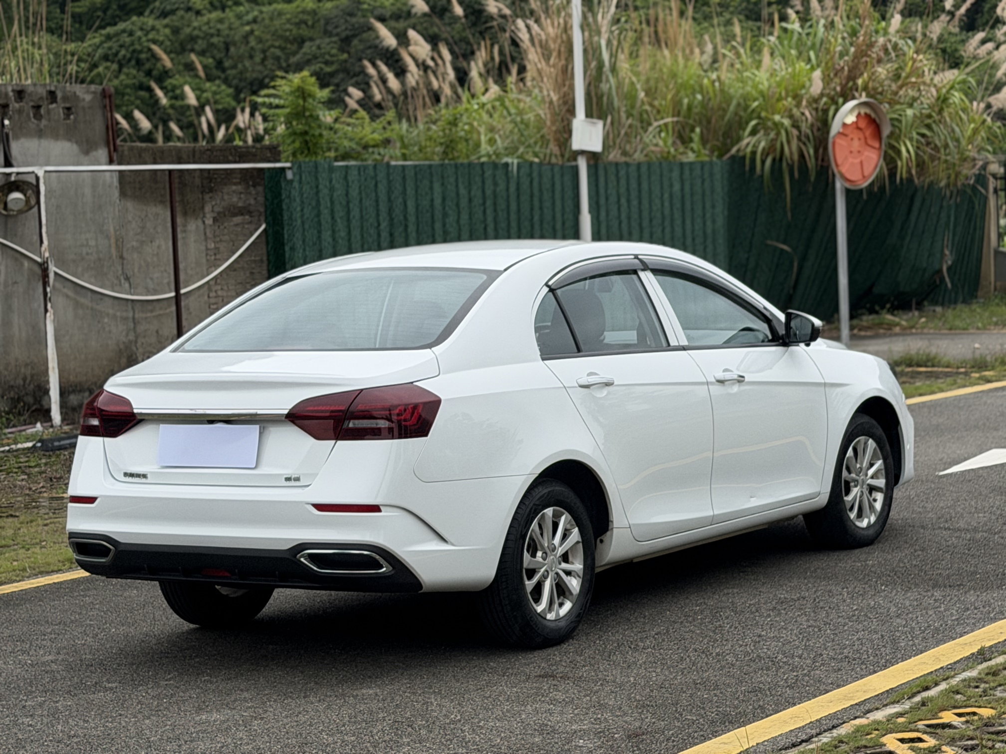 GEELY Emgrand 2021 car image #11