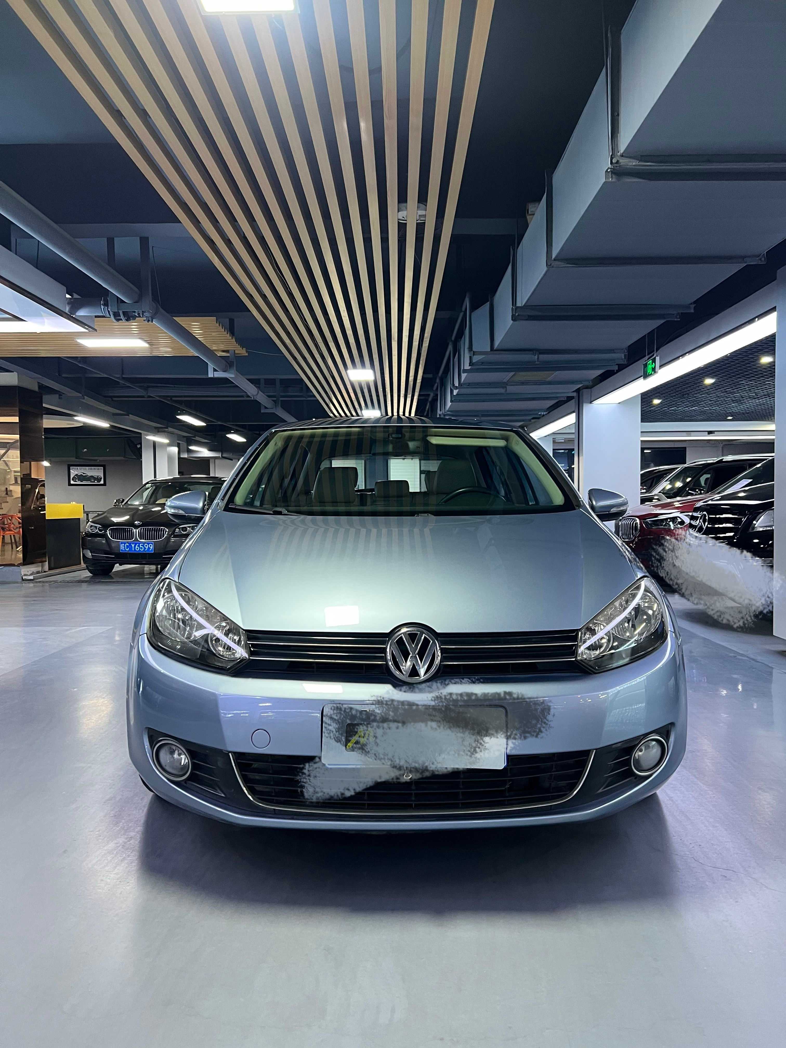 Volkswagen Golf 2010 car image #4