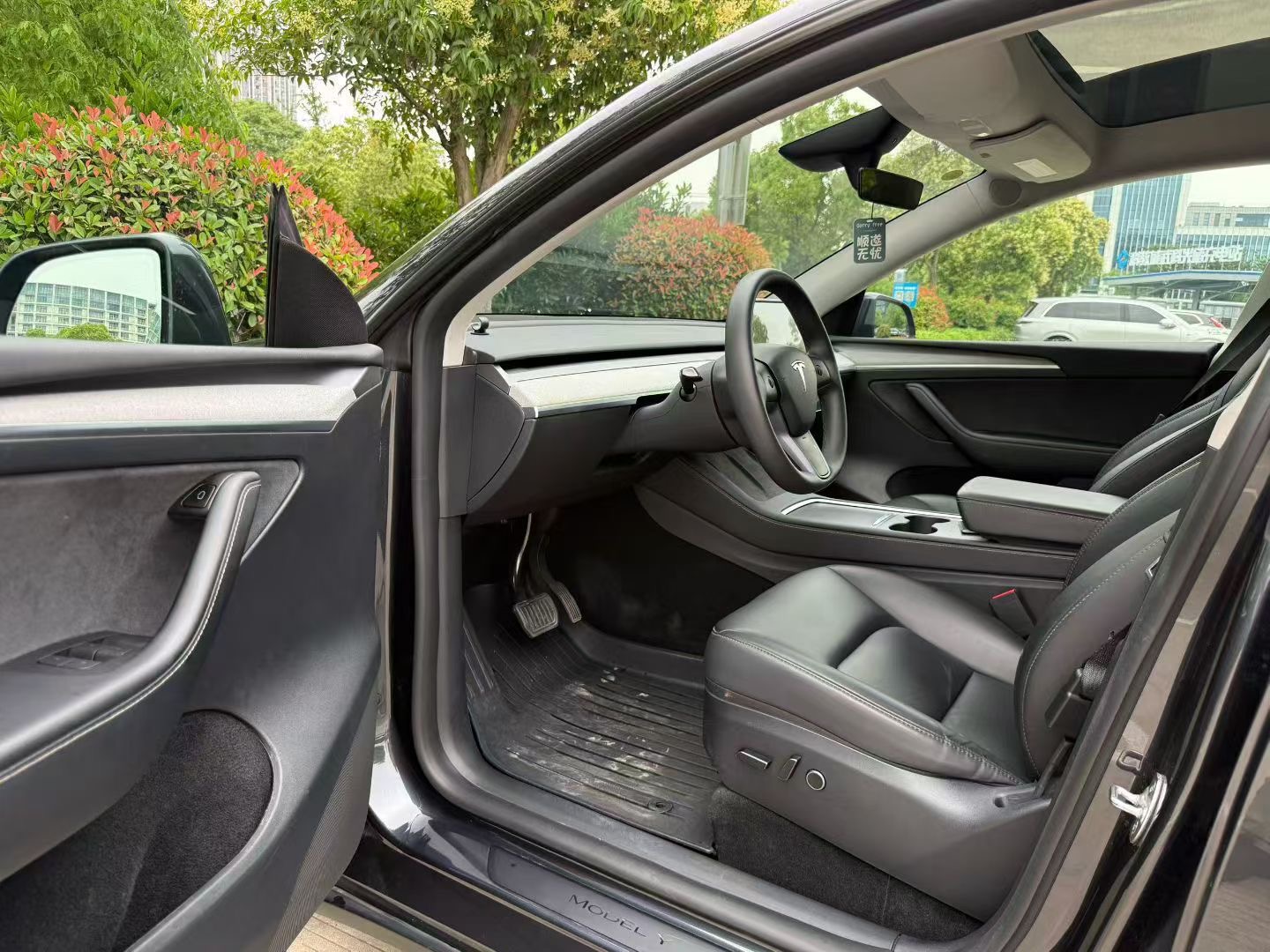 Tesla Model Y 2024 car image #8