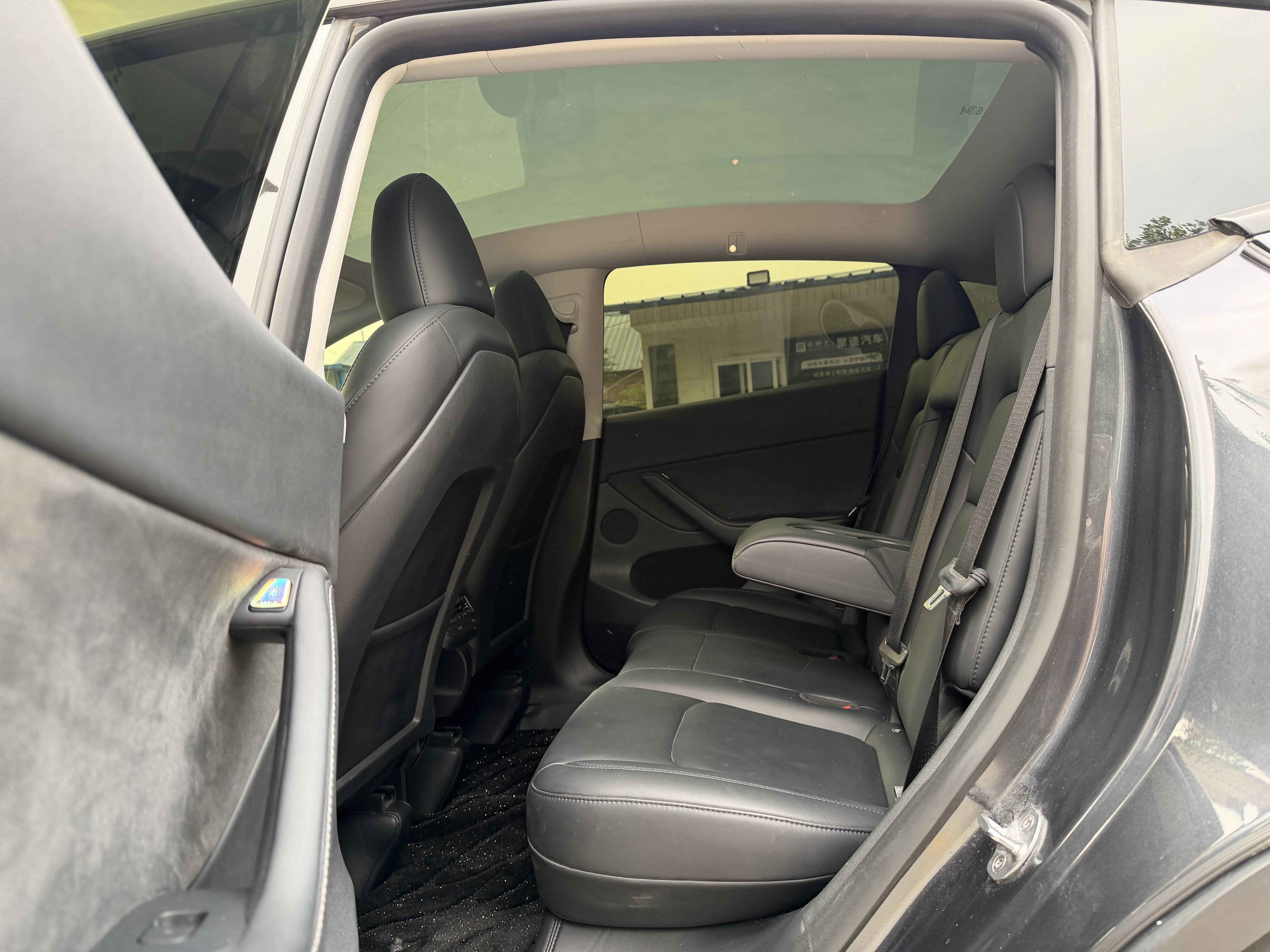 Tesla Model Y 2024 car image #9