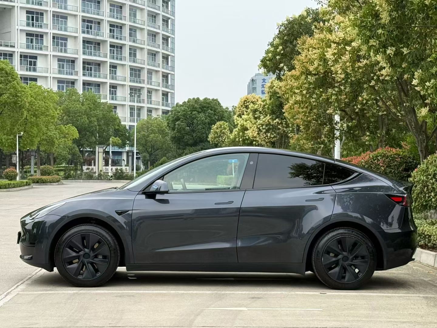 Tesla Model Y 2024 car image #5