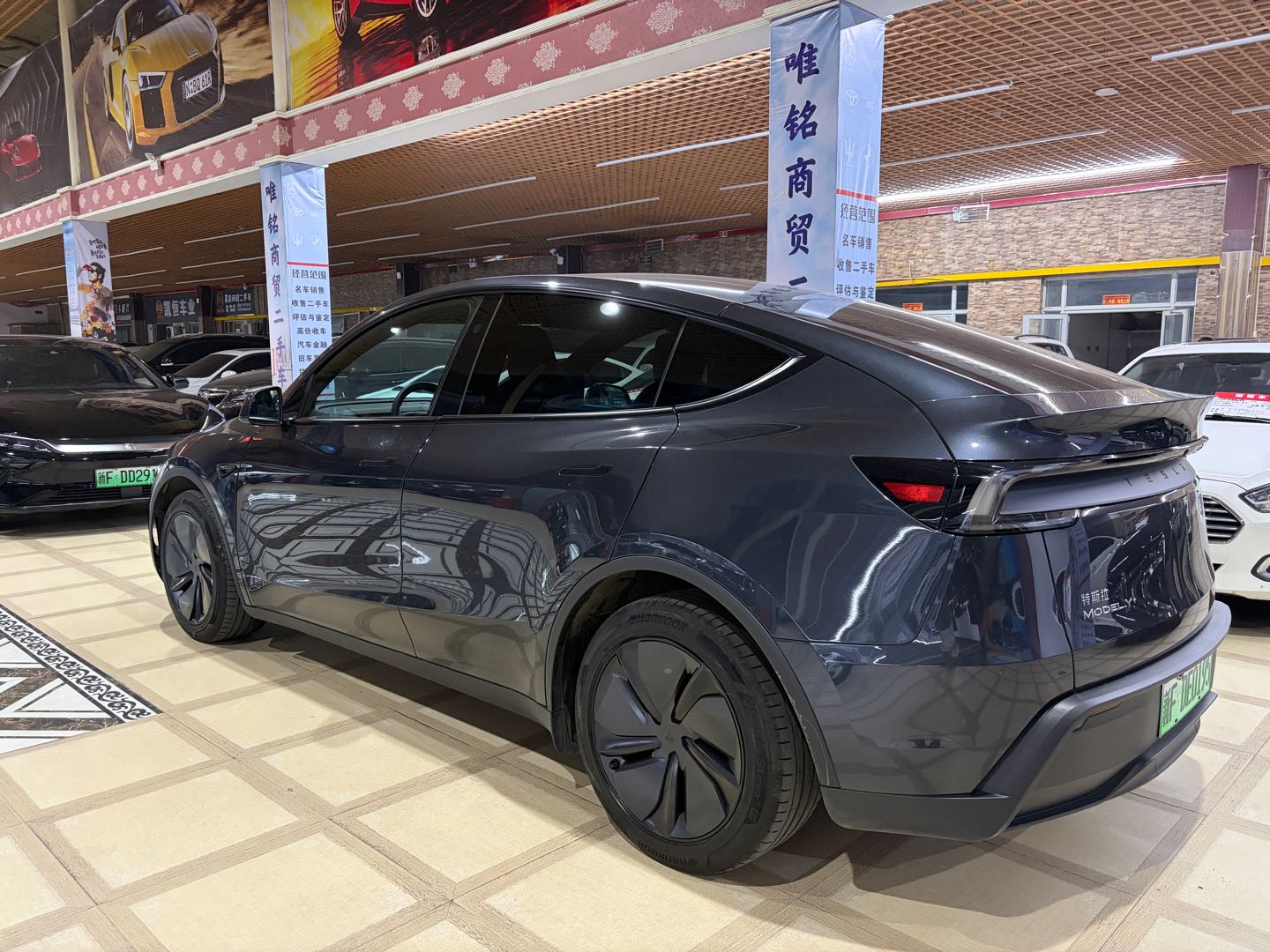 Tesla Model Y 2025 #5 Tesla Model Y 2025 car image #5