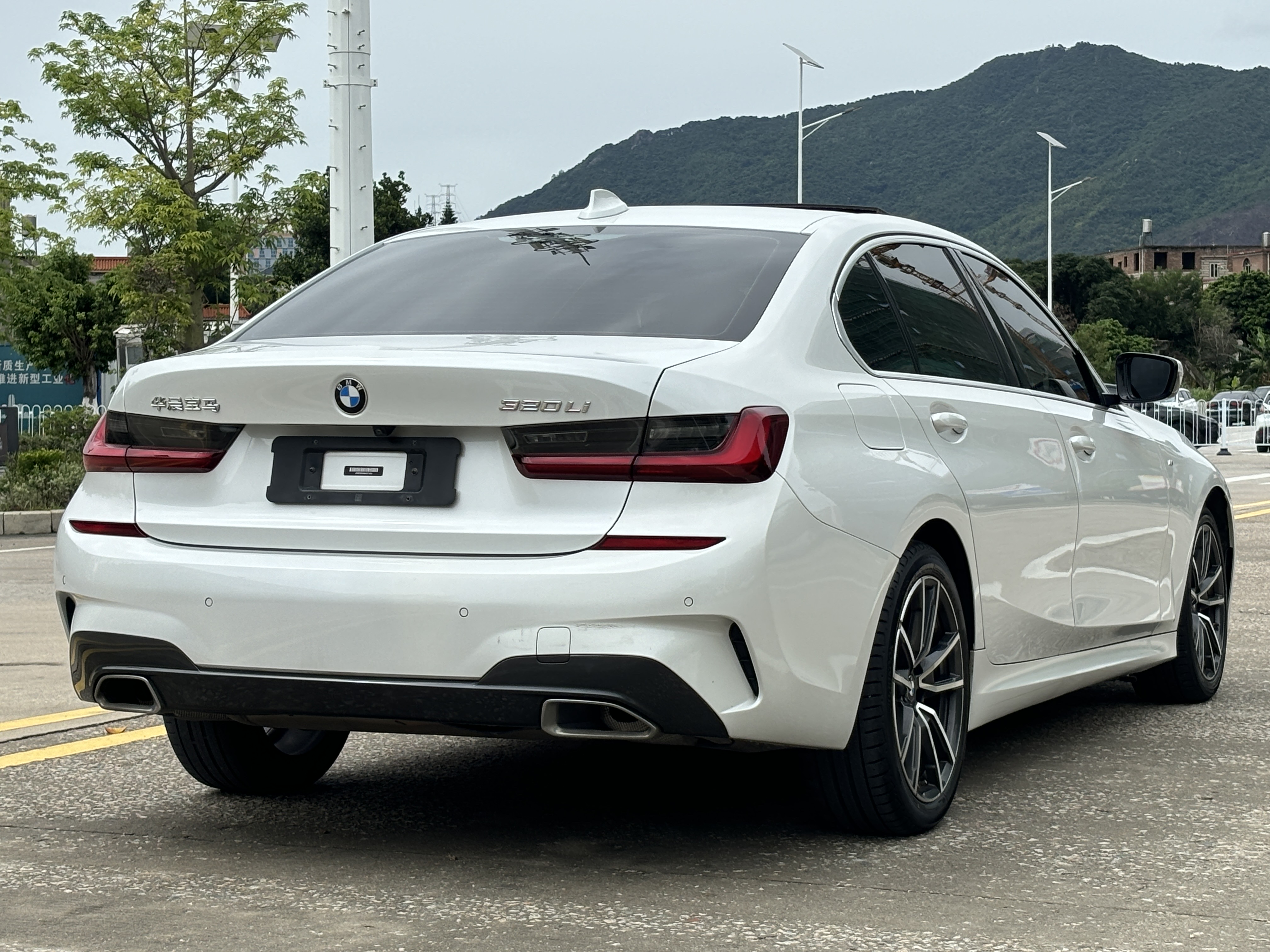 BMW 3 Series 2022 car image #11