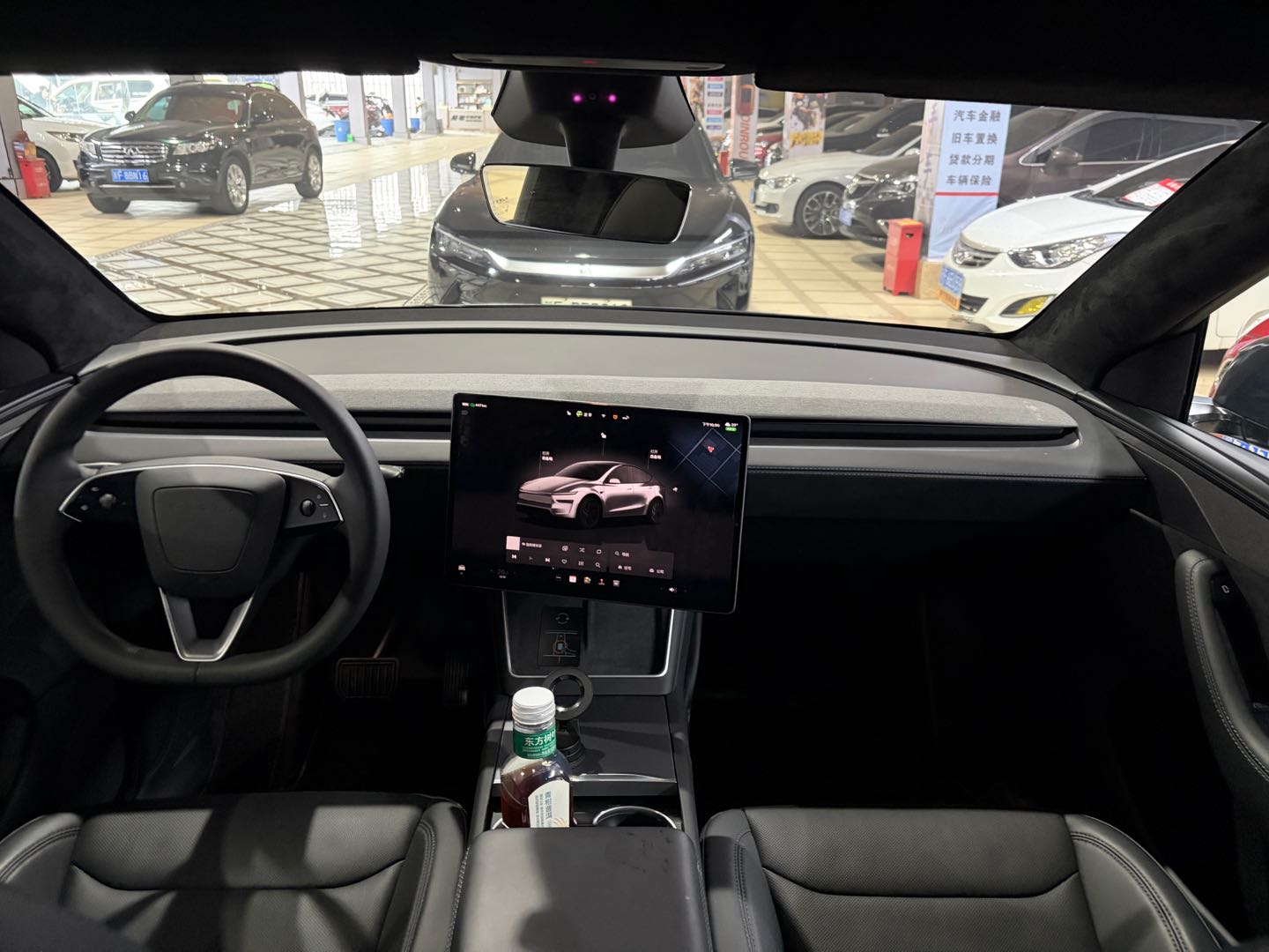 Tesla Model Y 2025 #8 Tesla Model Y 2025 car image #8