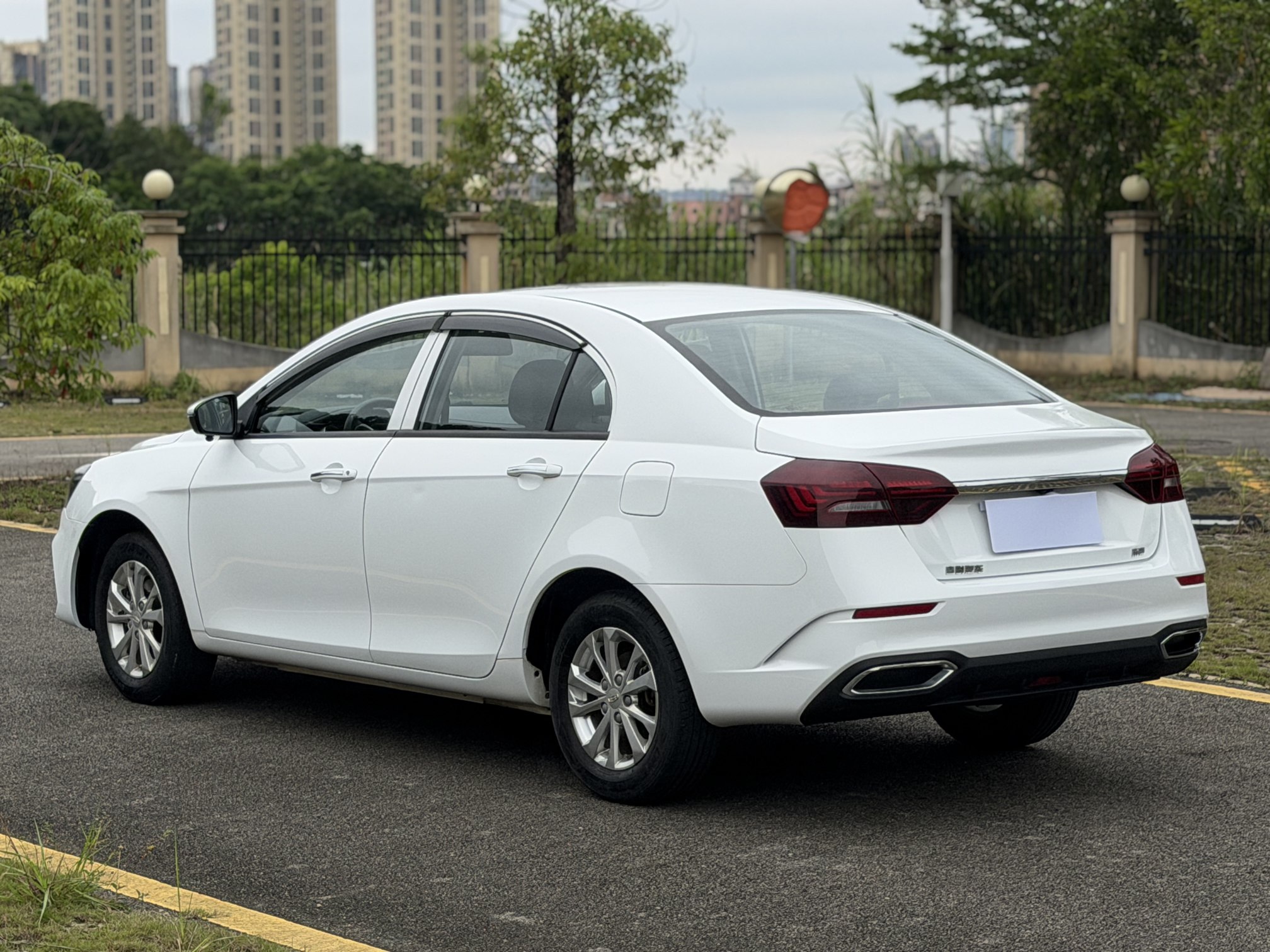 GEELY Emgrand 2021 car image #9