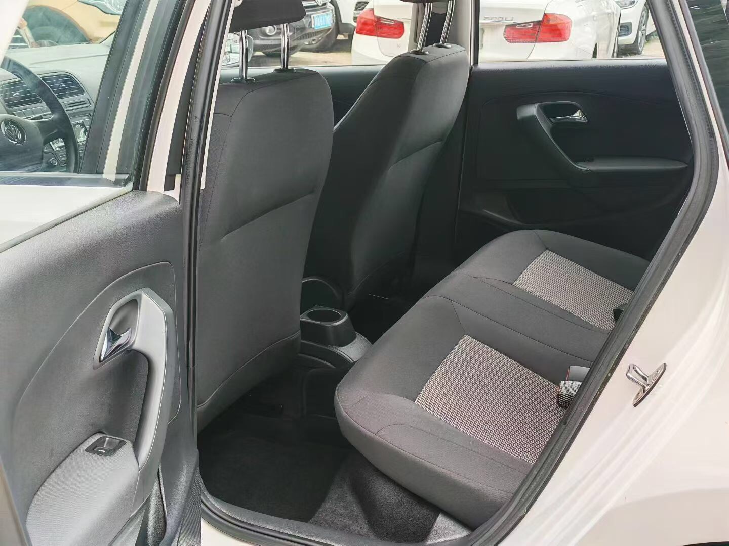 Volkswagen Polo 2017 car image #8