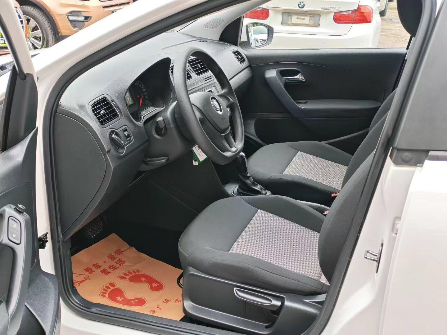 Volkswagen Polo 2017 car image #4
