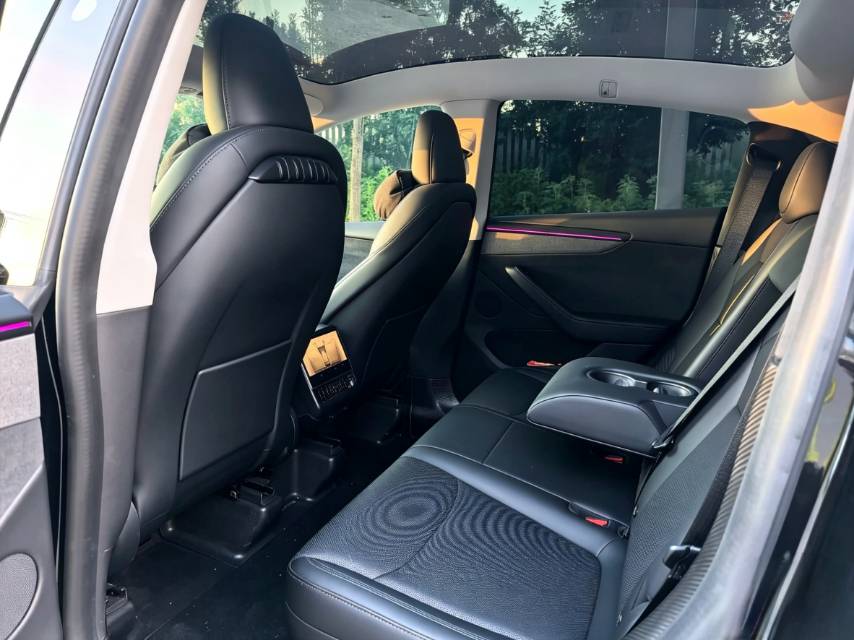 Tesla Model Y 2025 #8 Tesla Model Y 2025 car image #8
