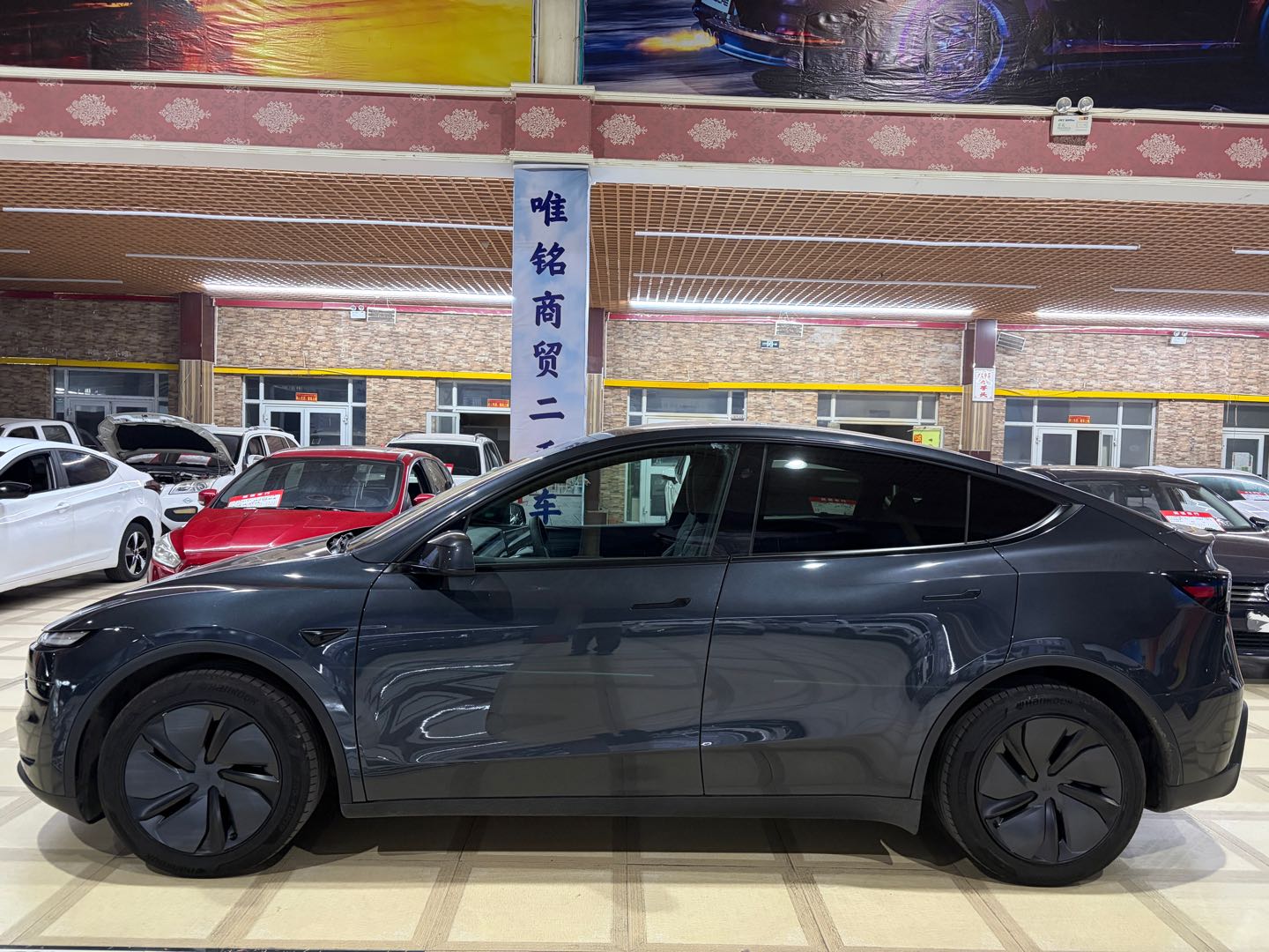 Tesla Model Y 2025 #4 Tesla Model Y 2025 car image #4