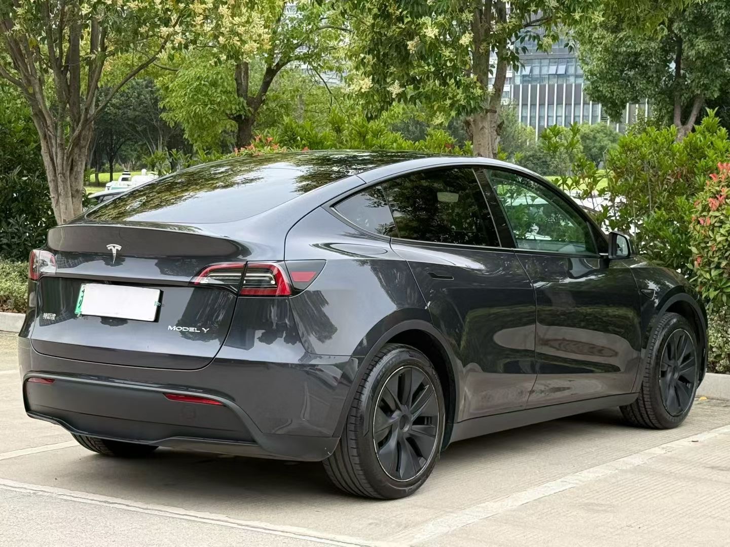 Tesla Model Y 2024 car image #7