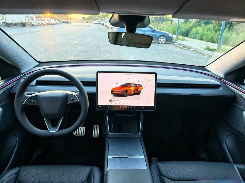 Tesla Model Y 2025 #7 Tesla Model Y 2025 car image #7