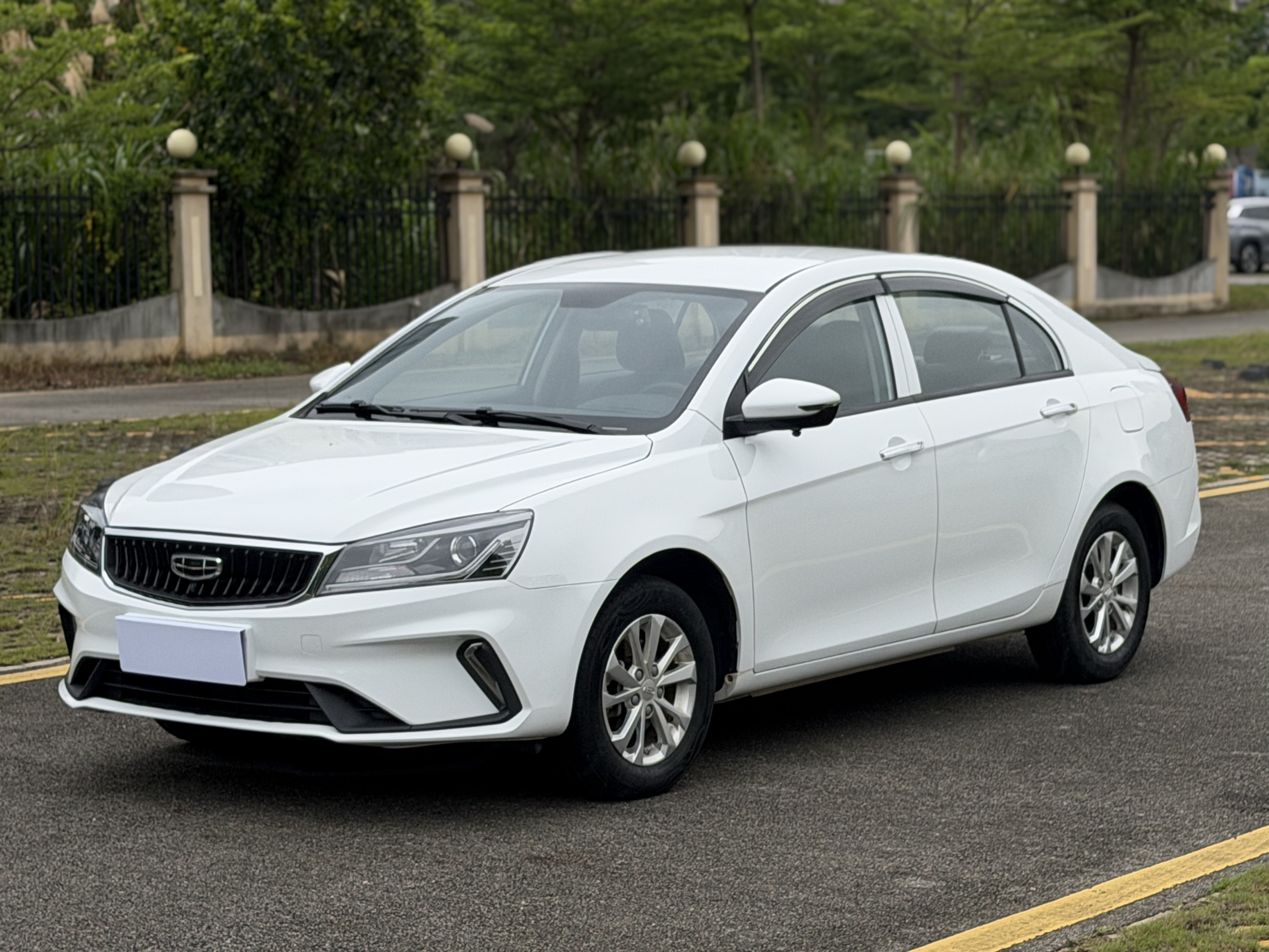 GEELY Emgrand 2021 car image #2