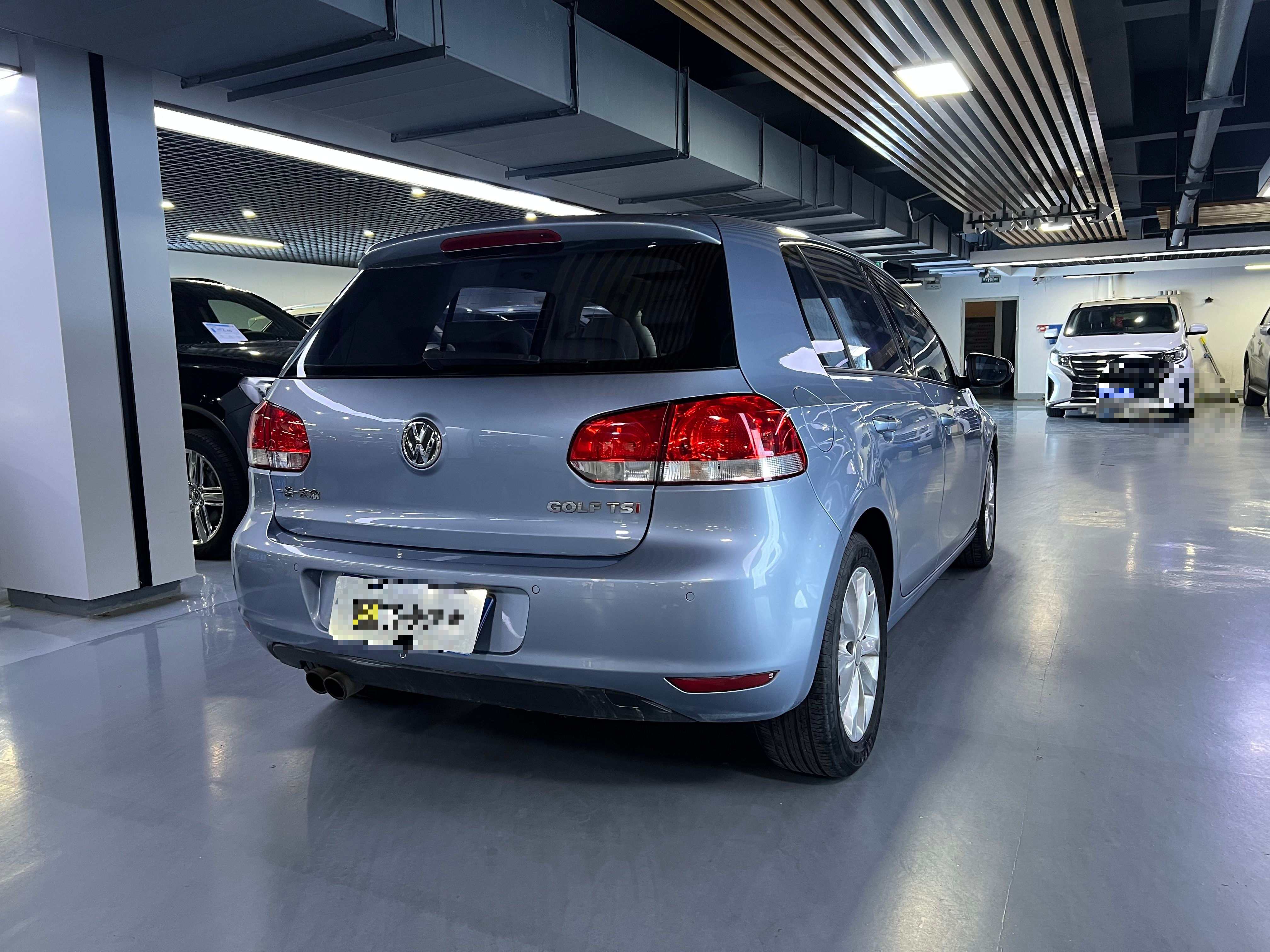 Volkswagen Golf 2010 car image #5