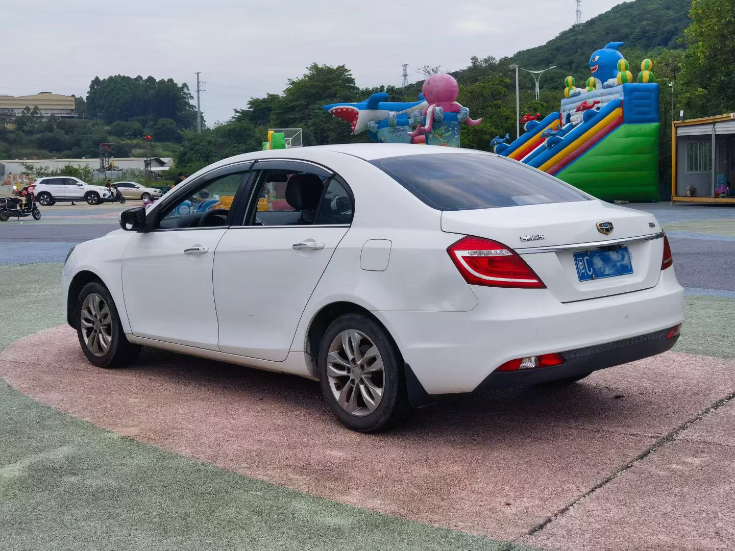 GEELY Emgrand 2016 car image #10