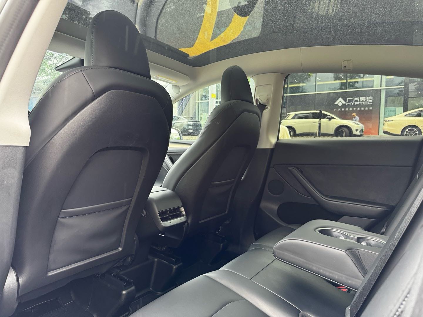 Tesla Model Y 2022 #6 Tesla Model Y 2022 car image #6