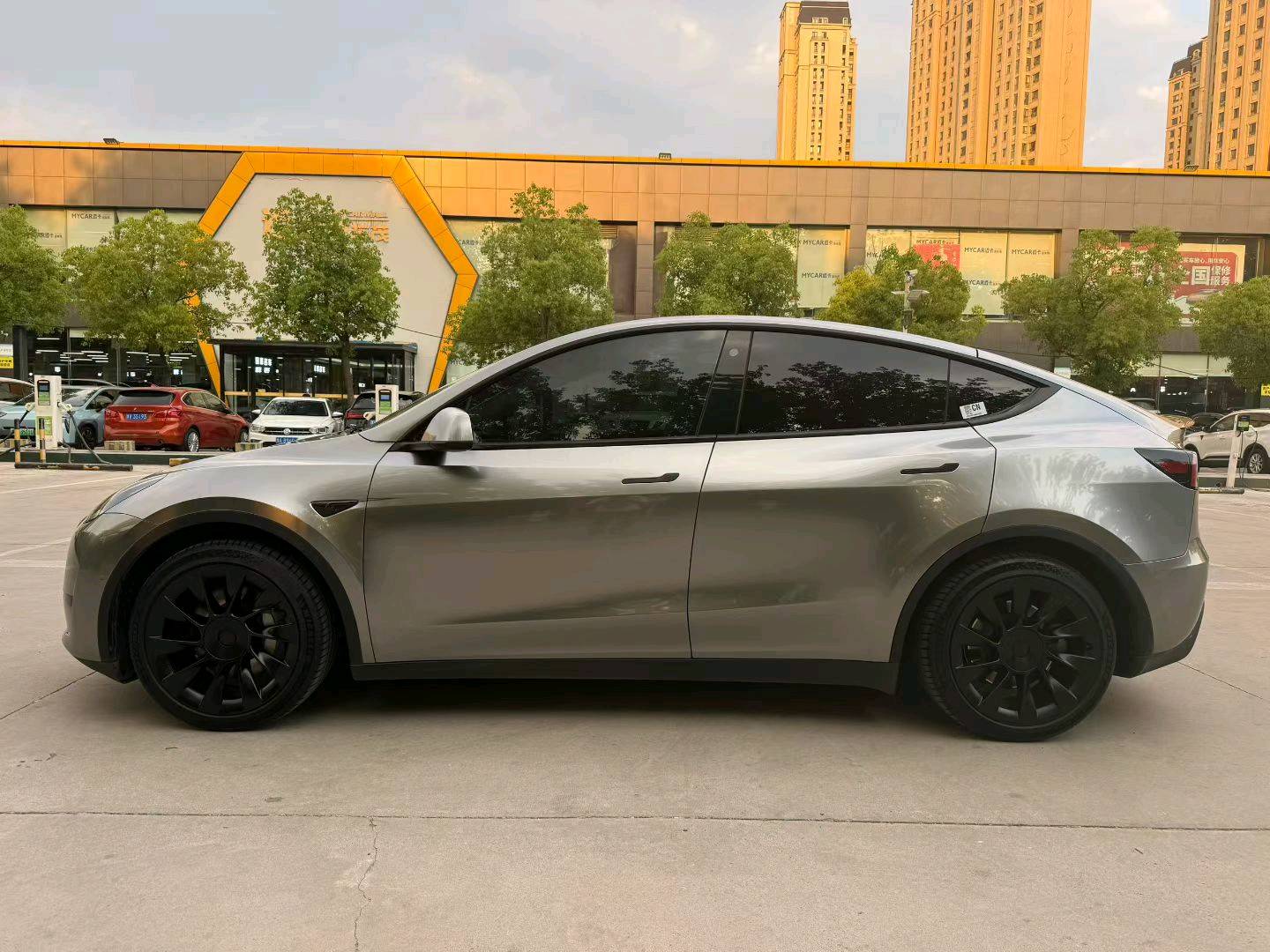 Tesla Model Y 2022 #5 Tesla Model Y 2022 car image #5