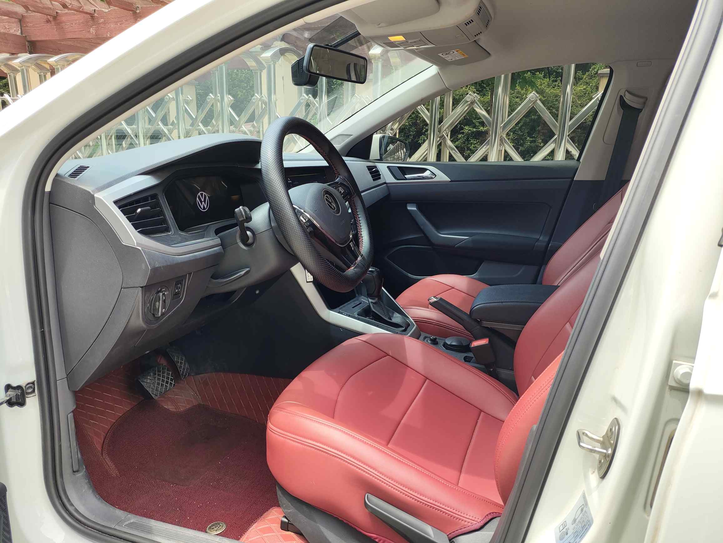 Volkswagen Polo 2023 car image #9