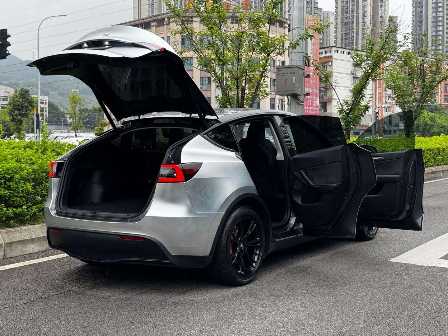 Tesla Model Y 2022 #9 Tesla Model Y 2022 car image #9