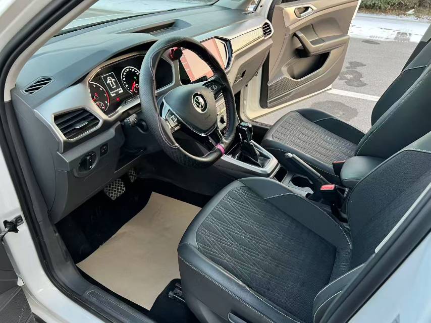 Volkswagen T-Cross 2020 car image #6