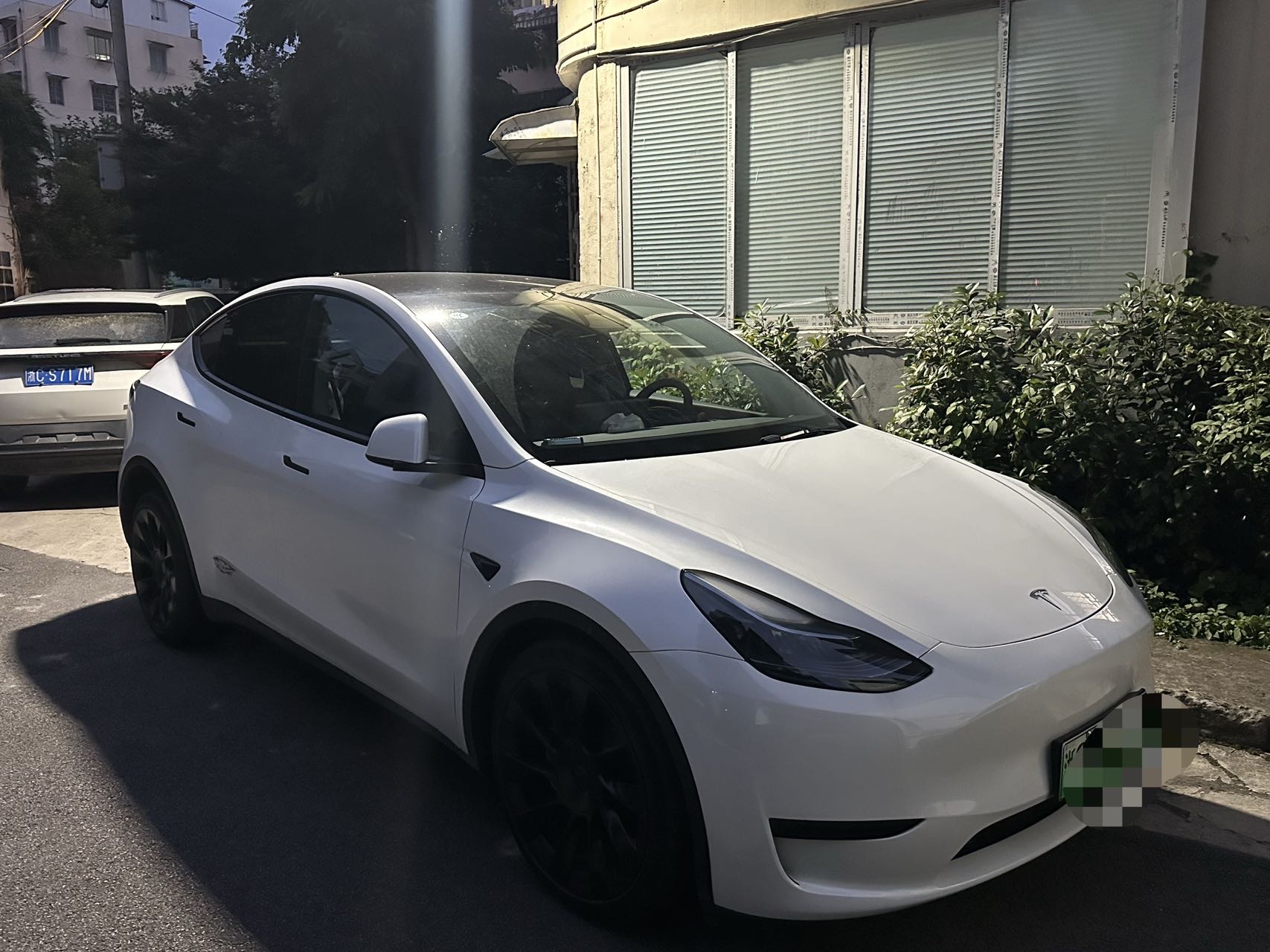 Tesla Model Y 2024 #4 Tesla Model Y 2024 car image #4
