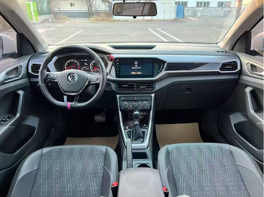 Volkswagen T-Cross 2020 car image #7