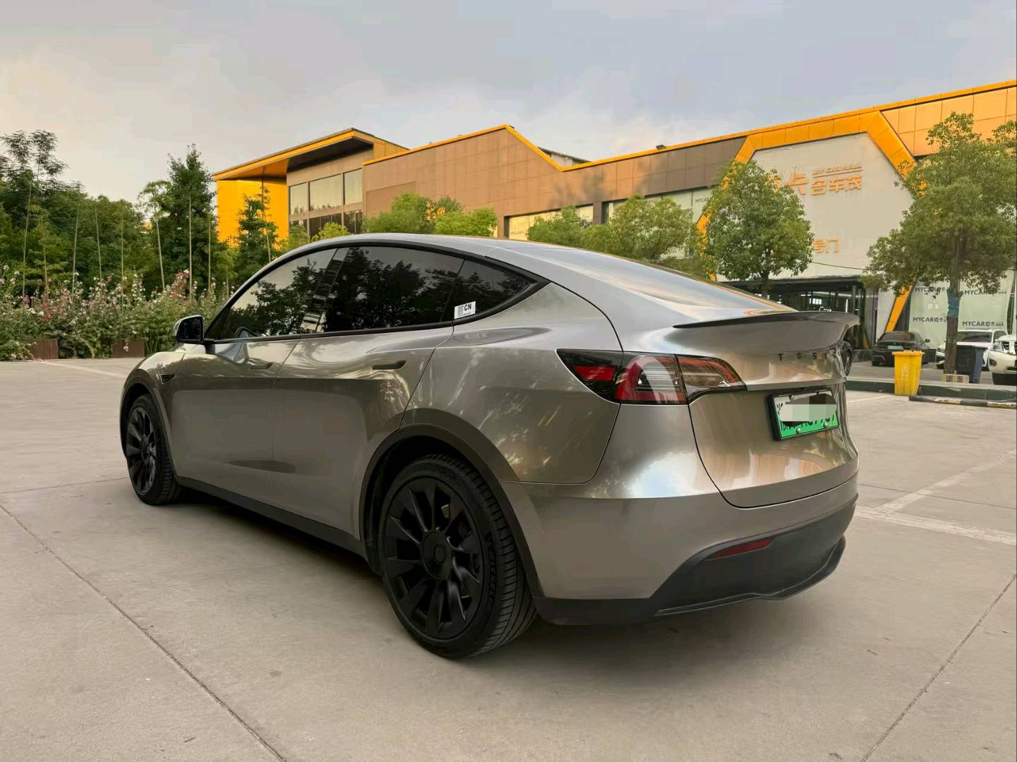 Tesla Model Y 2022 #6 Tesla Model Y 2022 car image #6