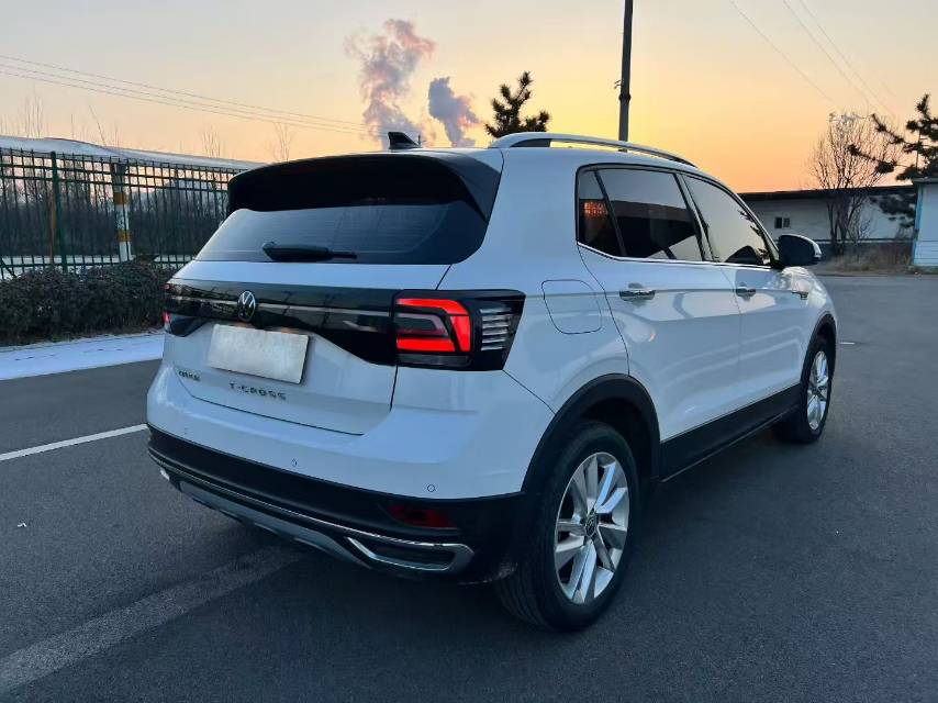 Volkswagen T-Cross 2020 car image #11
