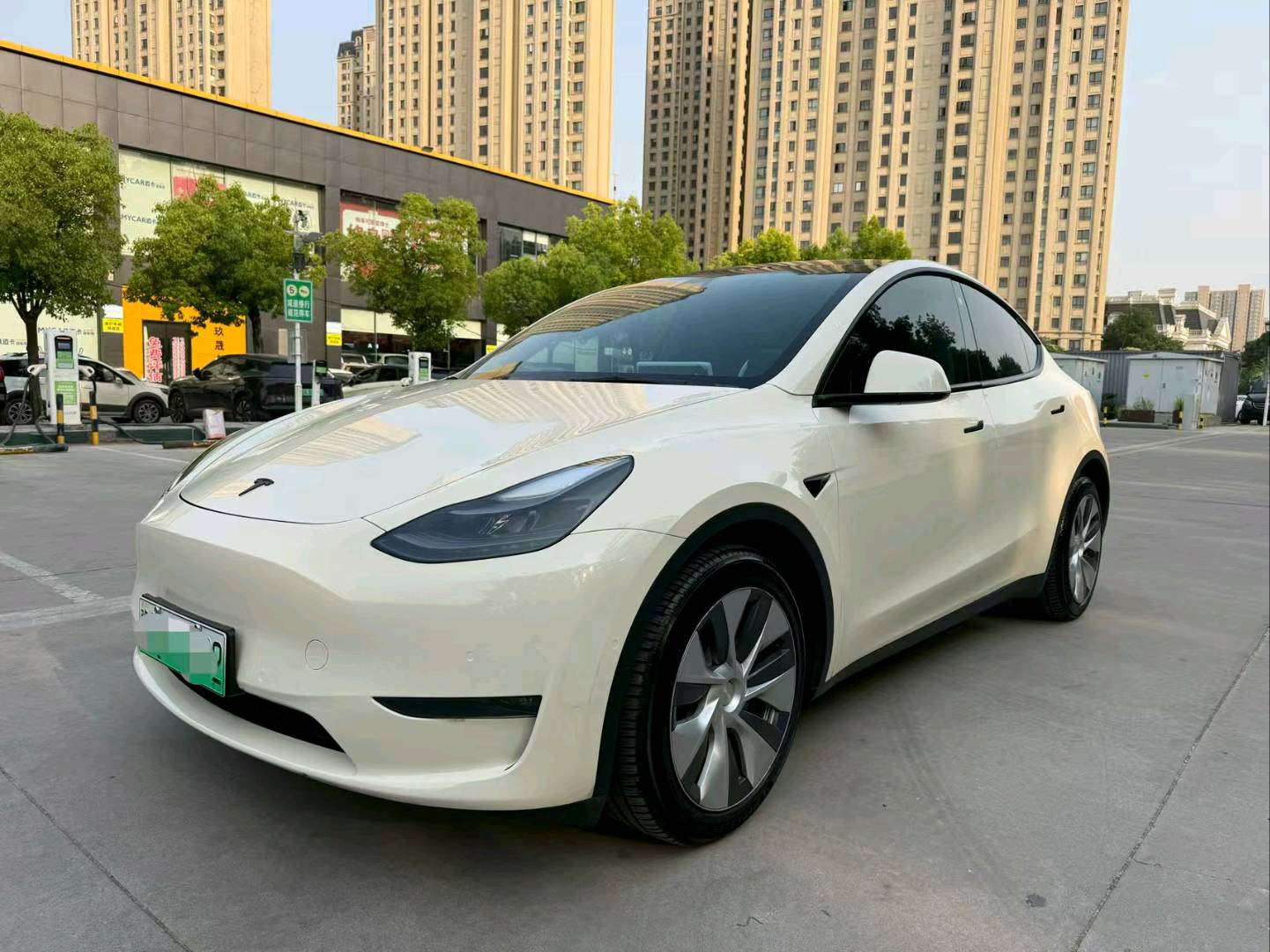 Tesla Model Y 2021 #2 Tesla Model Y 2021 car image #2