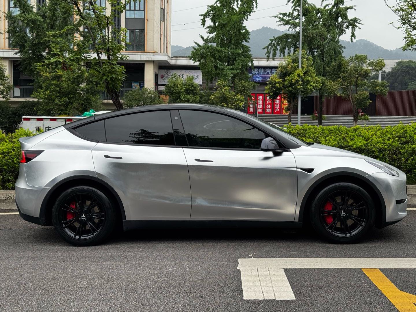 Tesla Model Y 2022 #5 Tesla Model Y 2022 car image #5