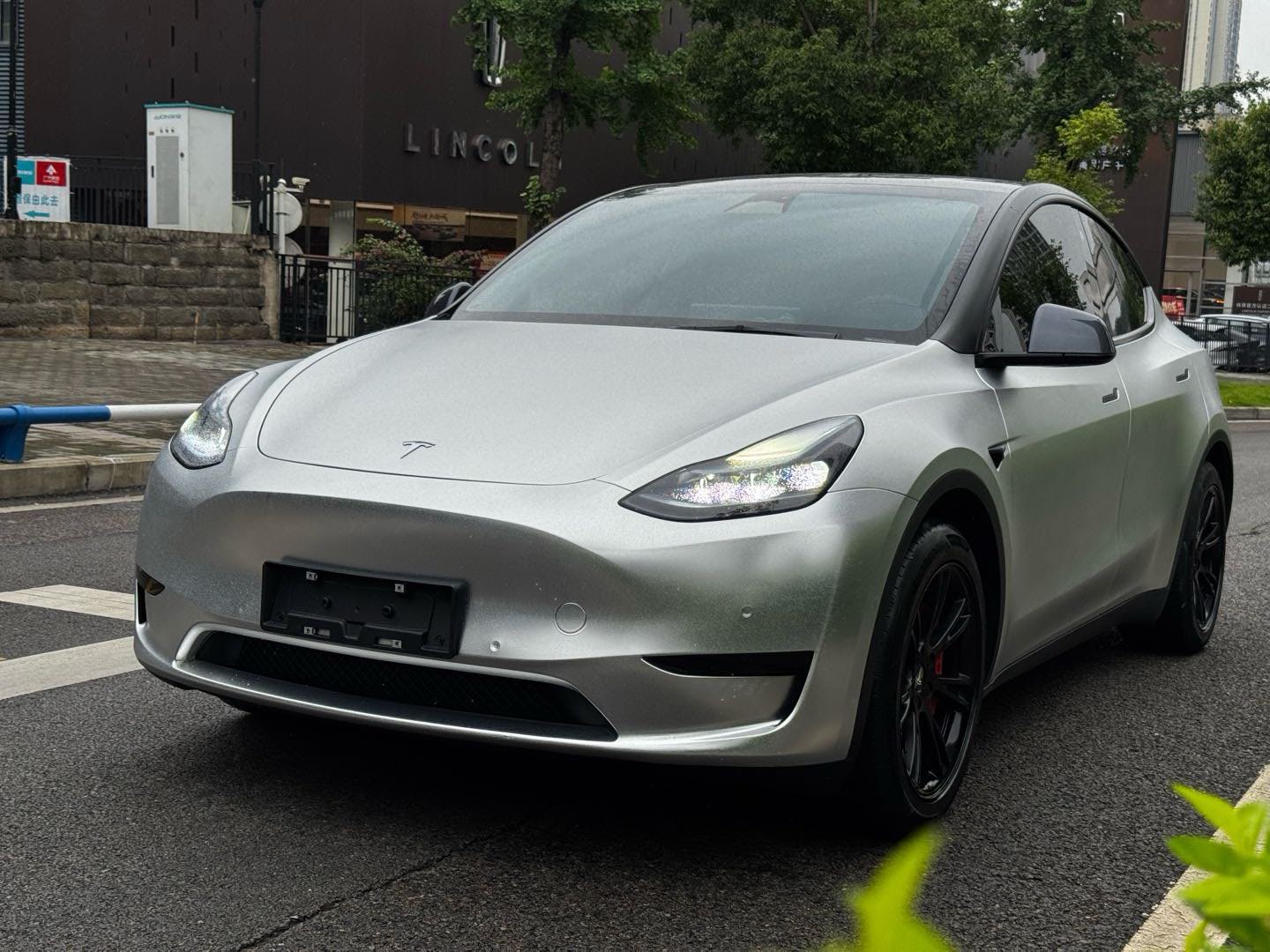 Tesla Model Y 2022 #2 Tesla Model Y 2022 car image #2