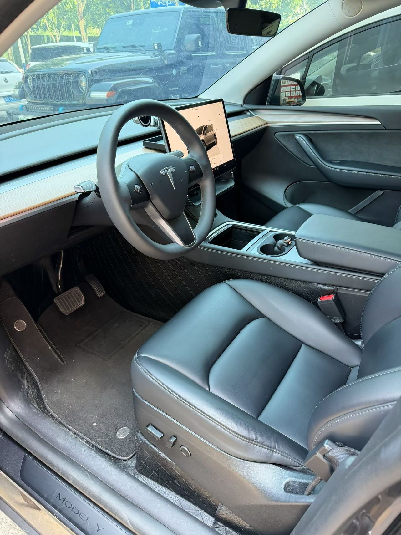 Tesla Model Y 2024 #6 Tesla Model Y 2024 car image #6