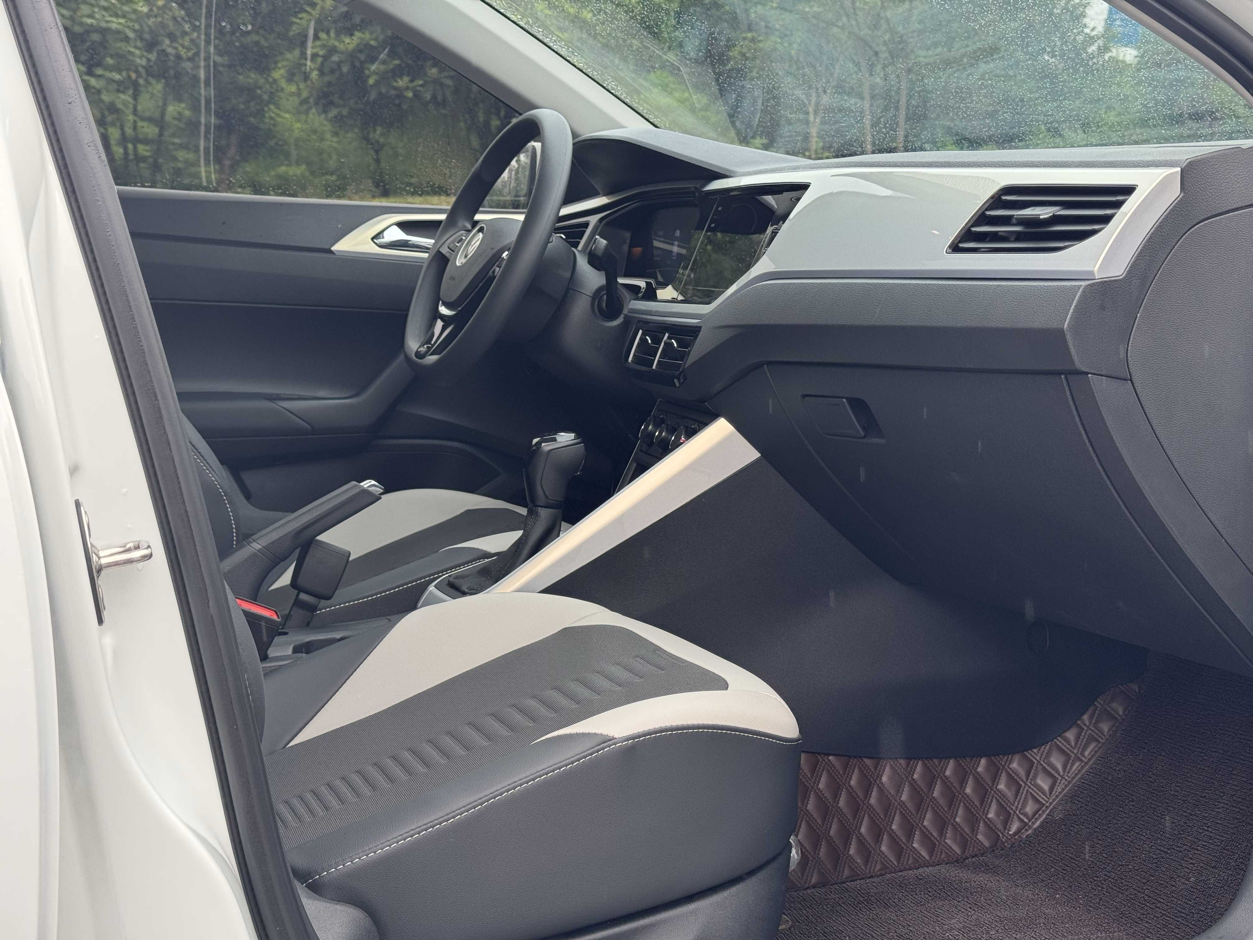 Volkswagen Polo 2022 car image #11