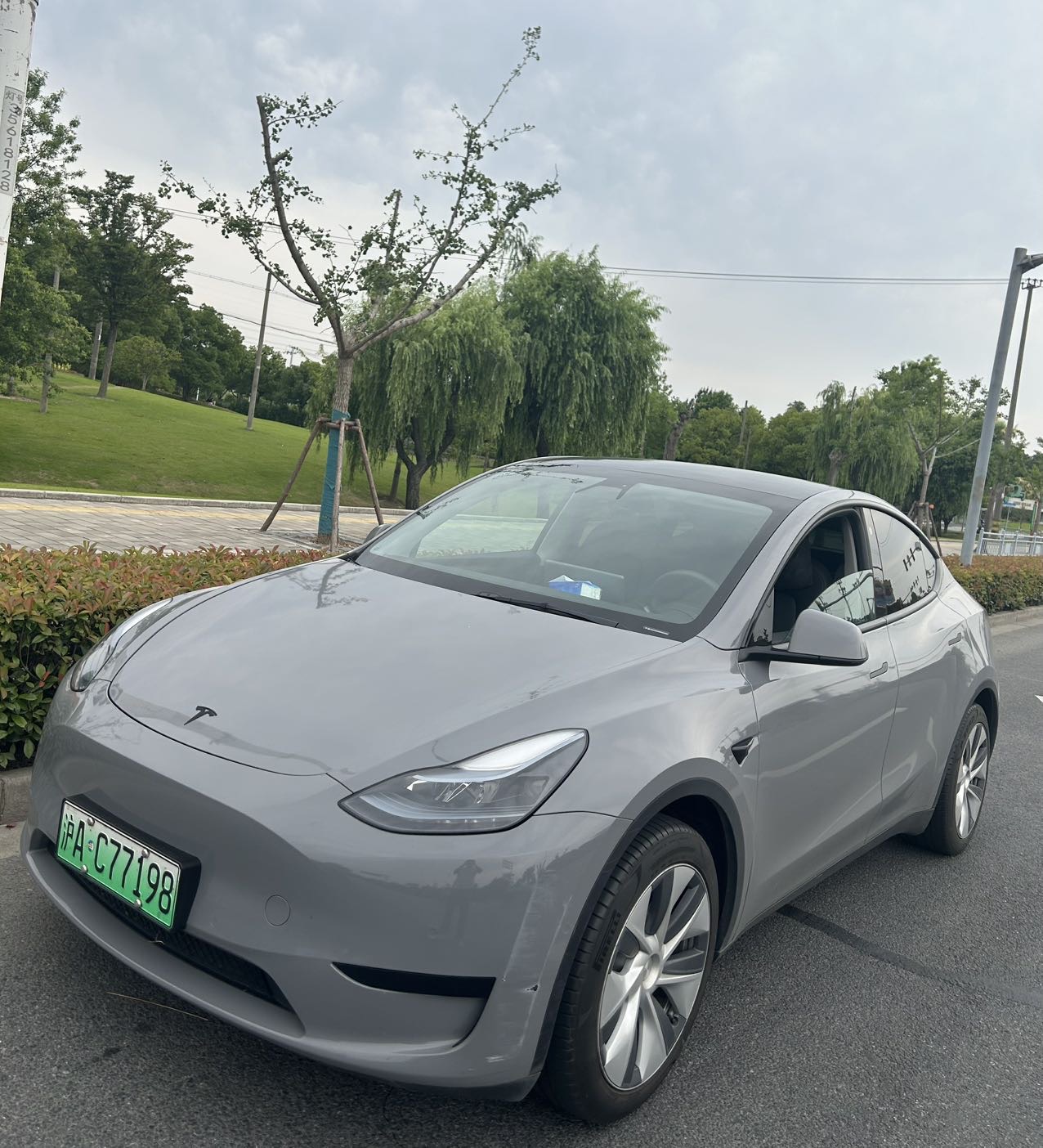 Tesla Model Y 2023 car image #2