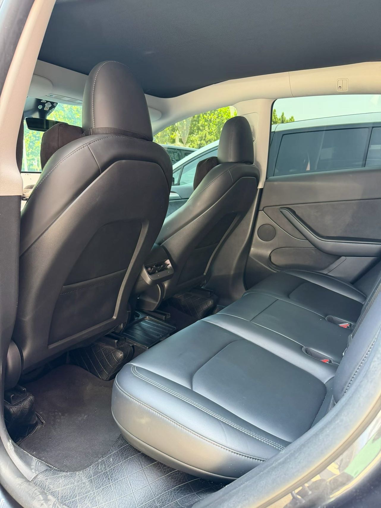 Tesla Model Y 2024 #7 Tesla Model Y 2024 car image #7