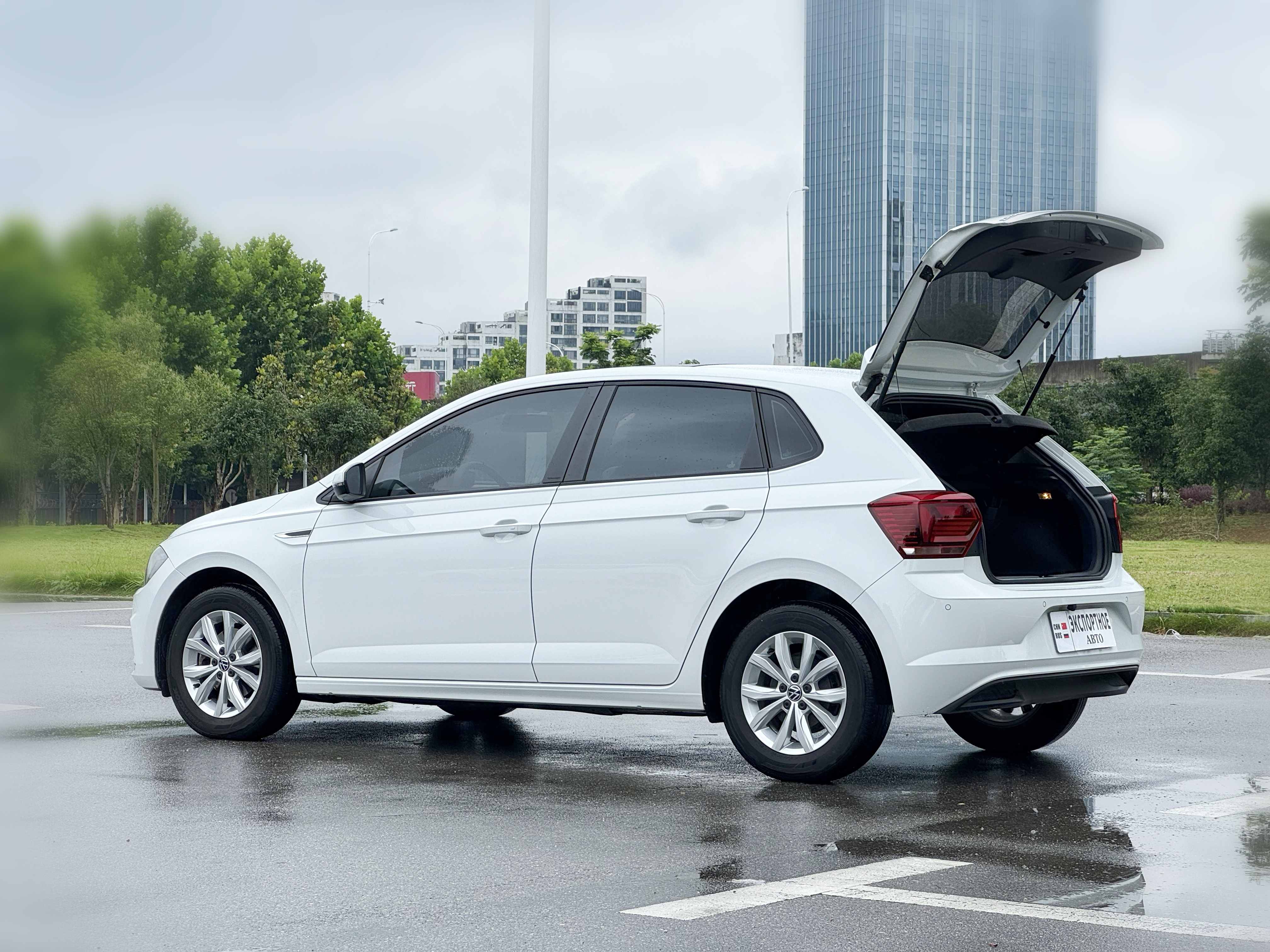 Volkswagen Polo 2022 car image #9
