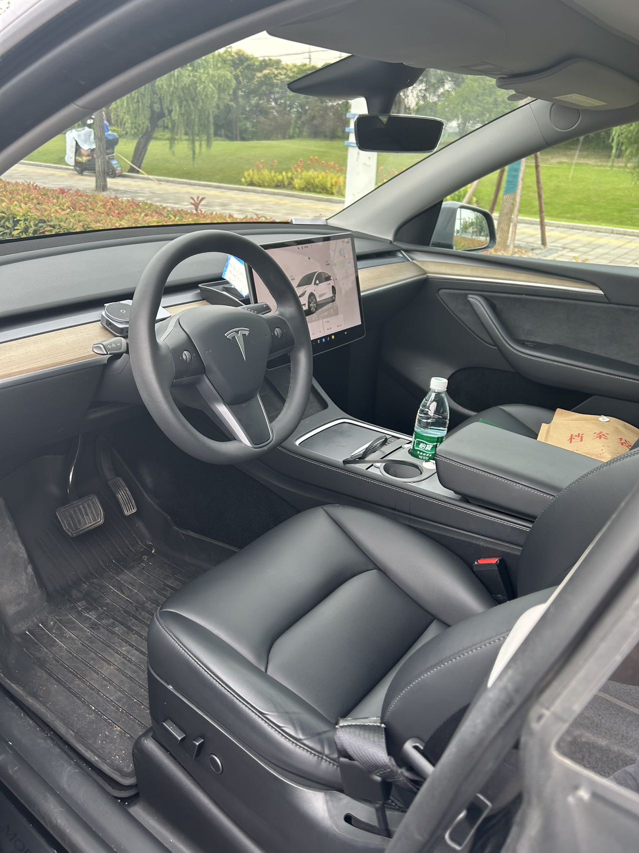 Tesla Model Y 2023 car image #7