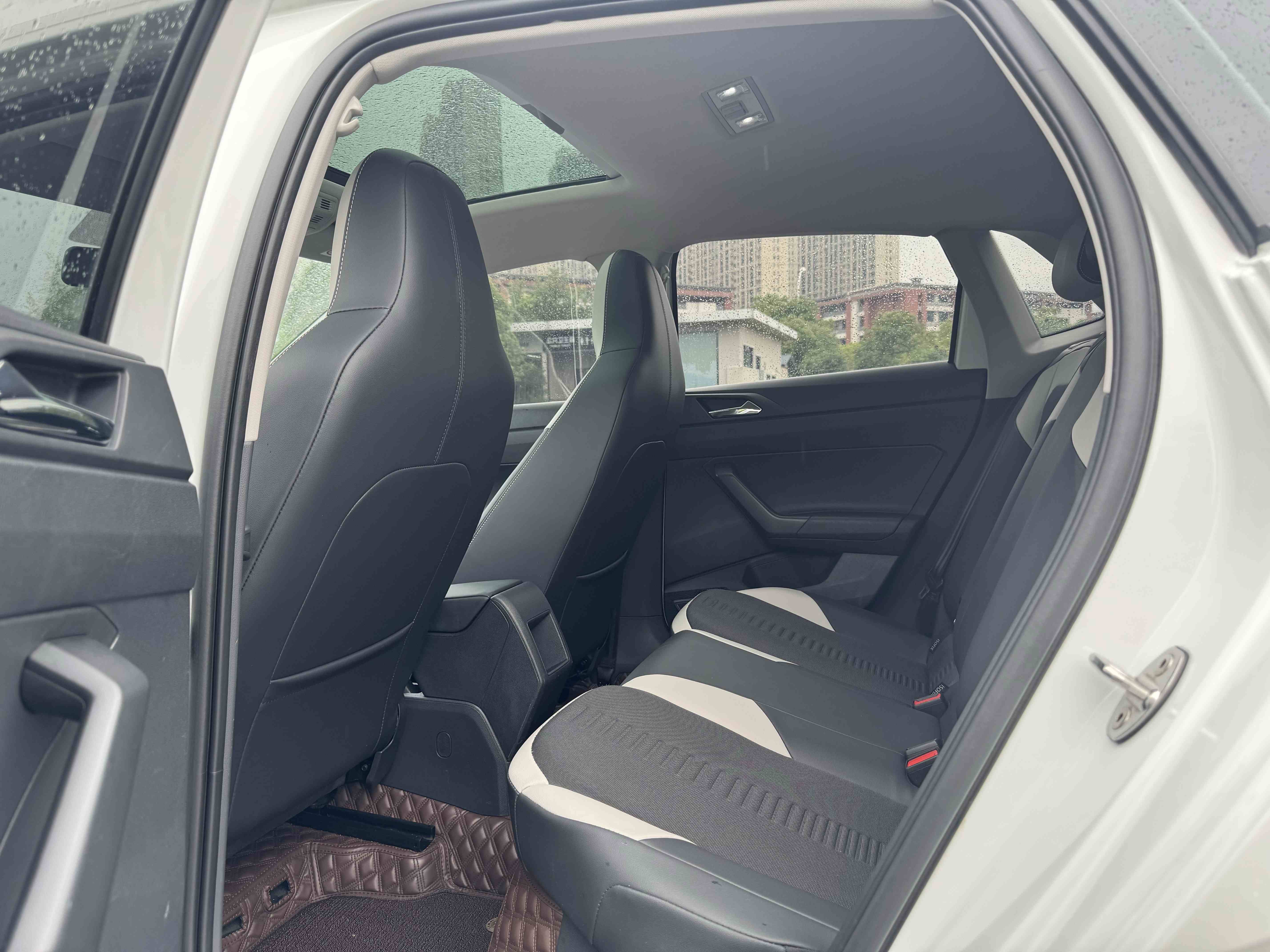 Volkswagen Polo 2022 car image #12